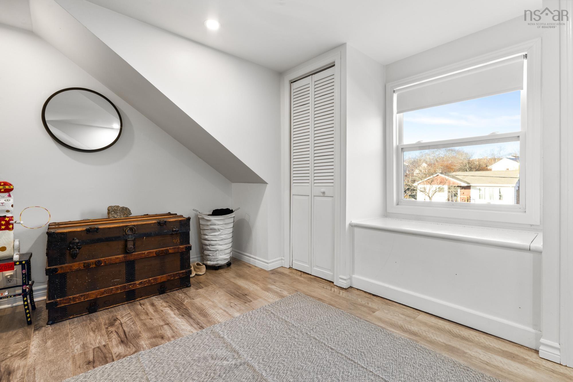 25 Joyce Avenue photo #26