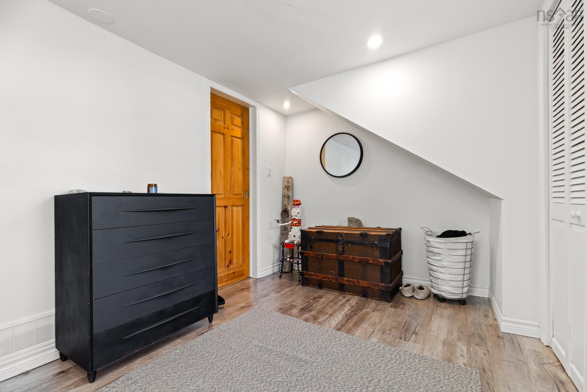 25 Joyce Avenue photo #28