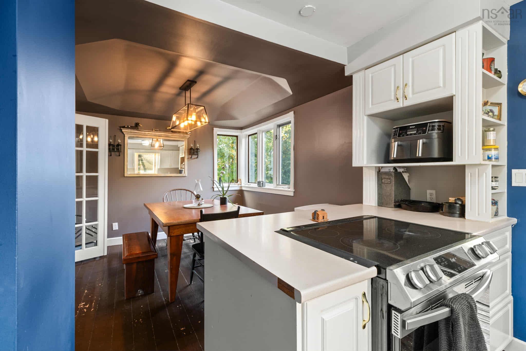 25 Joyce Avenue photo #7