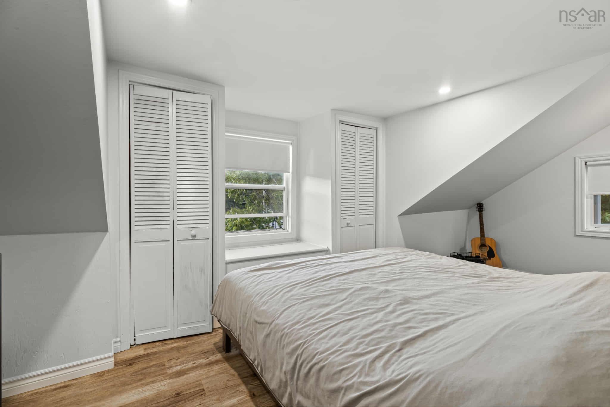 25 Joyce Avenue photo #10