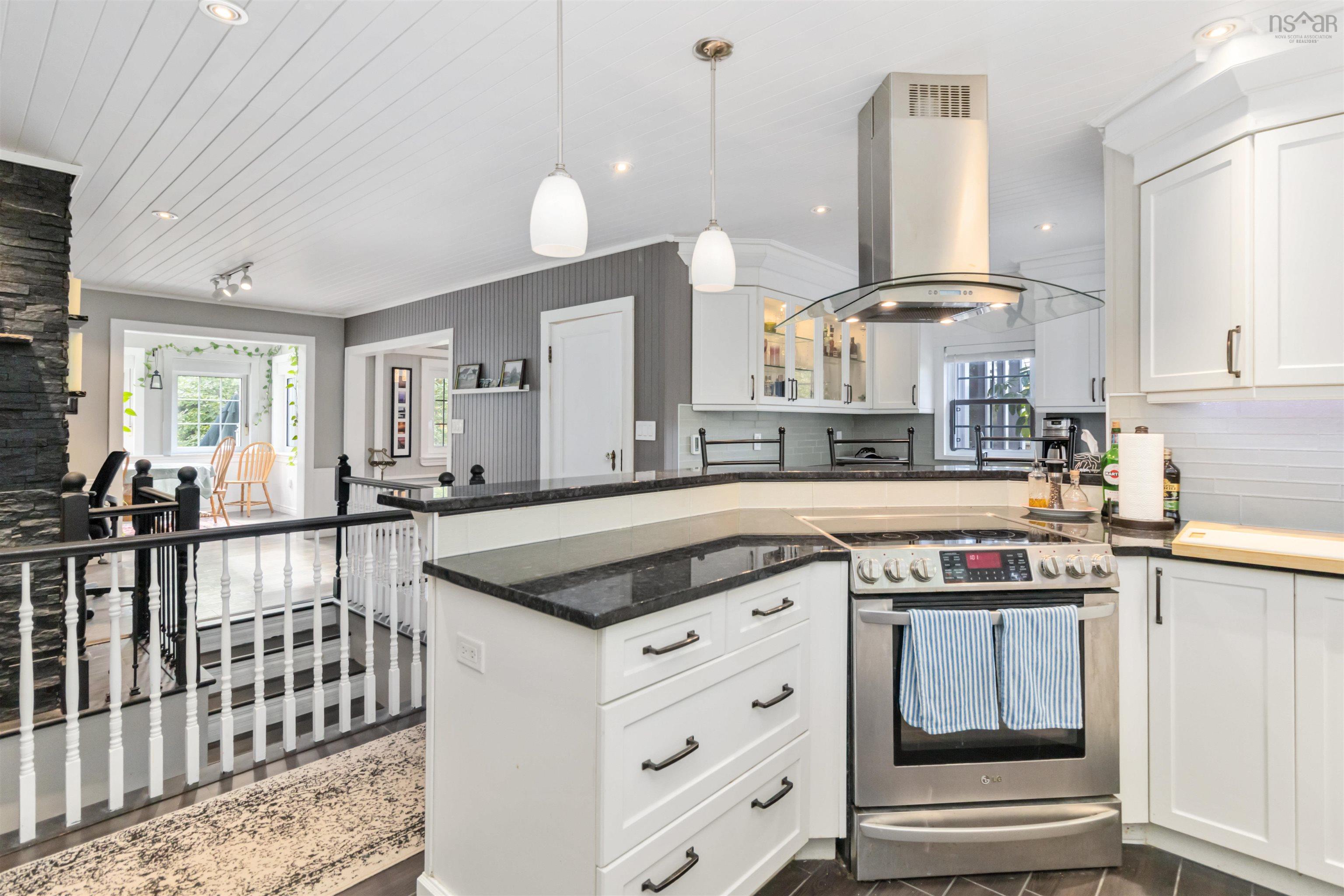 11278 Peggys Cove Road photo #13