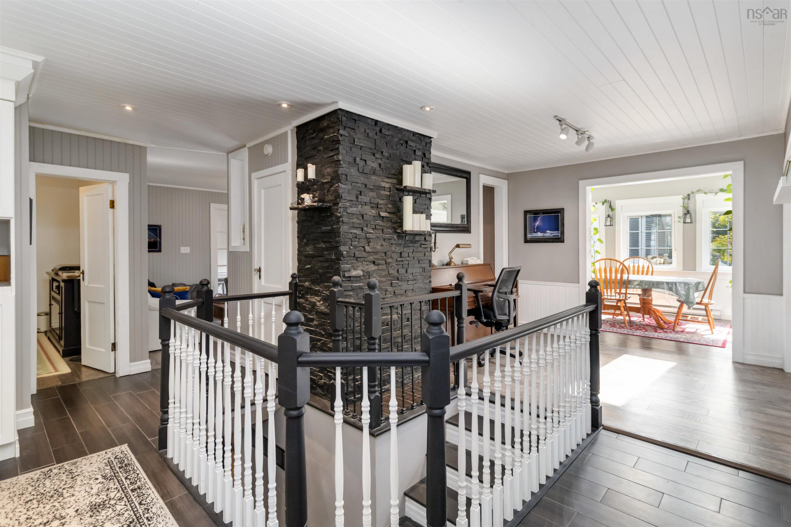 11278 Peggys Cove Road photo #18