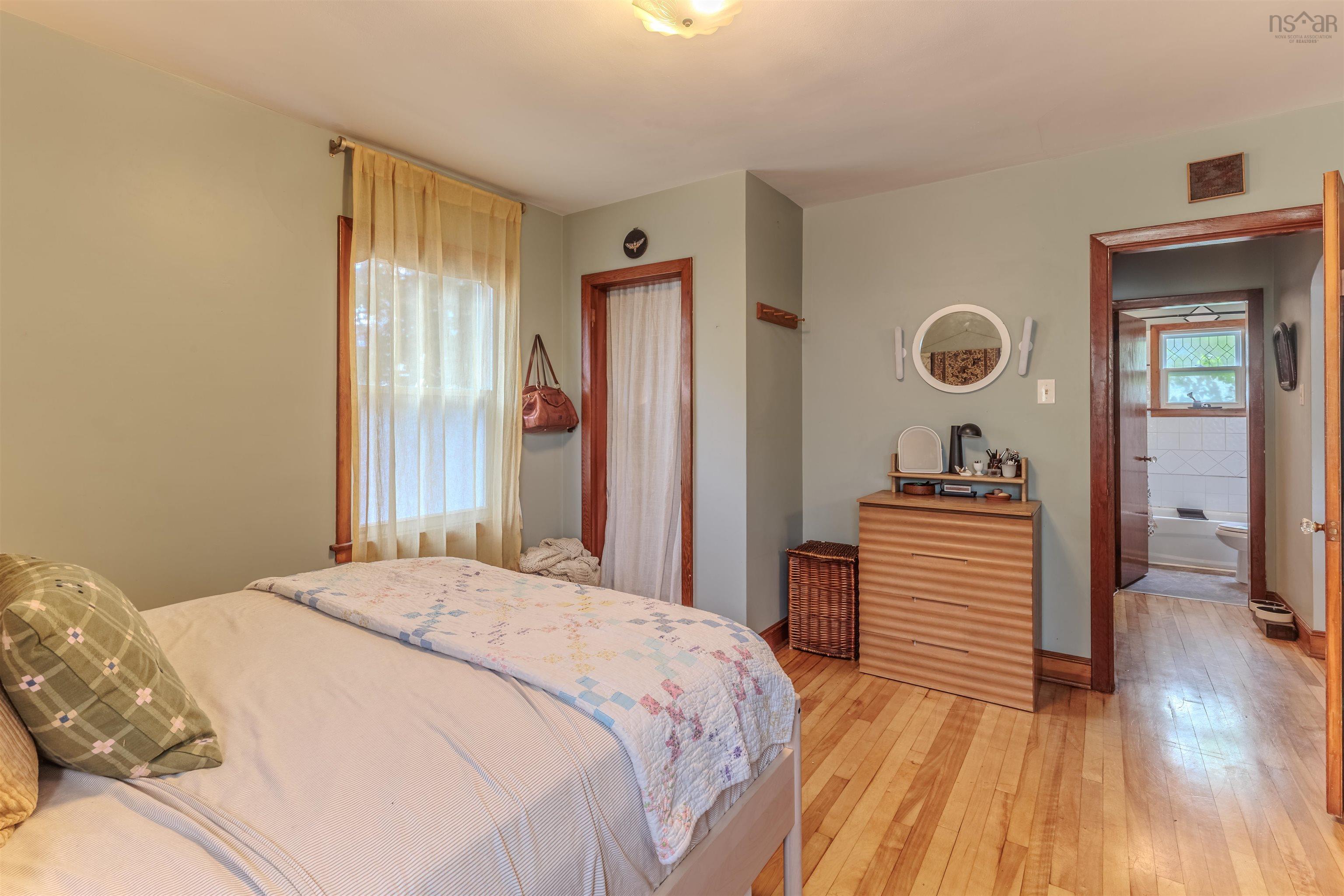 7142 Abbott Drive photo #9