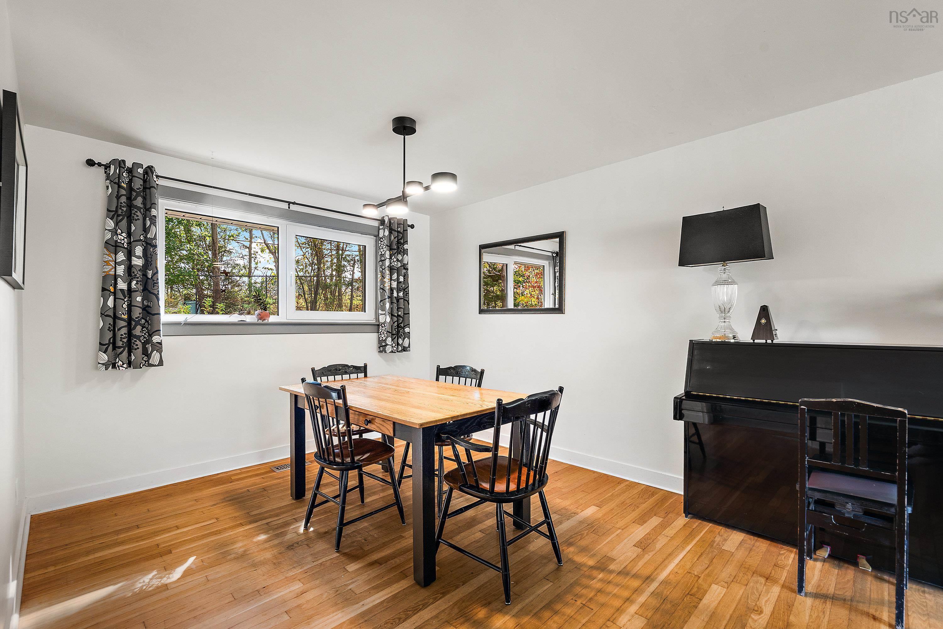 24 Canary Crescent photo #11