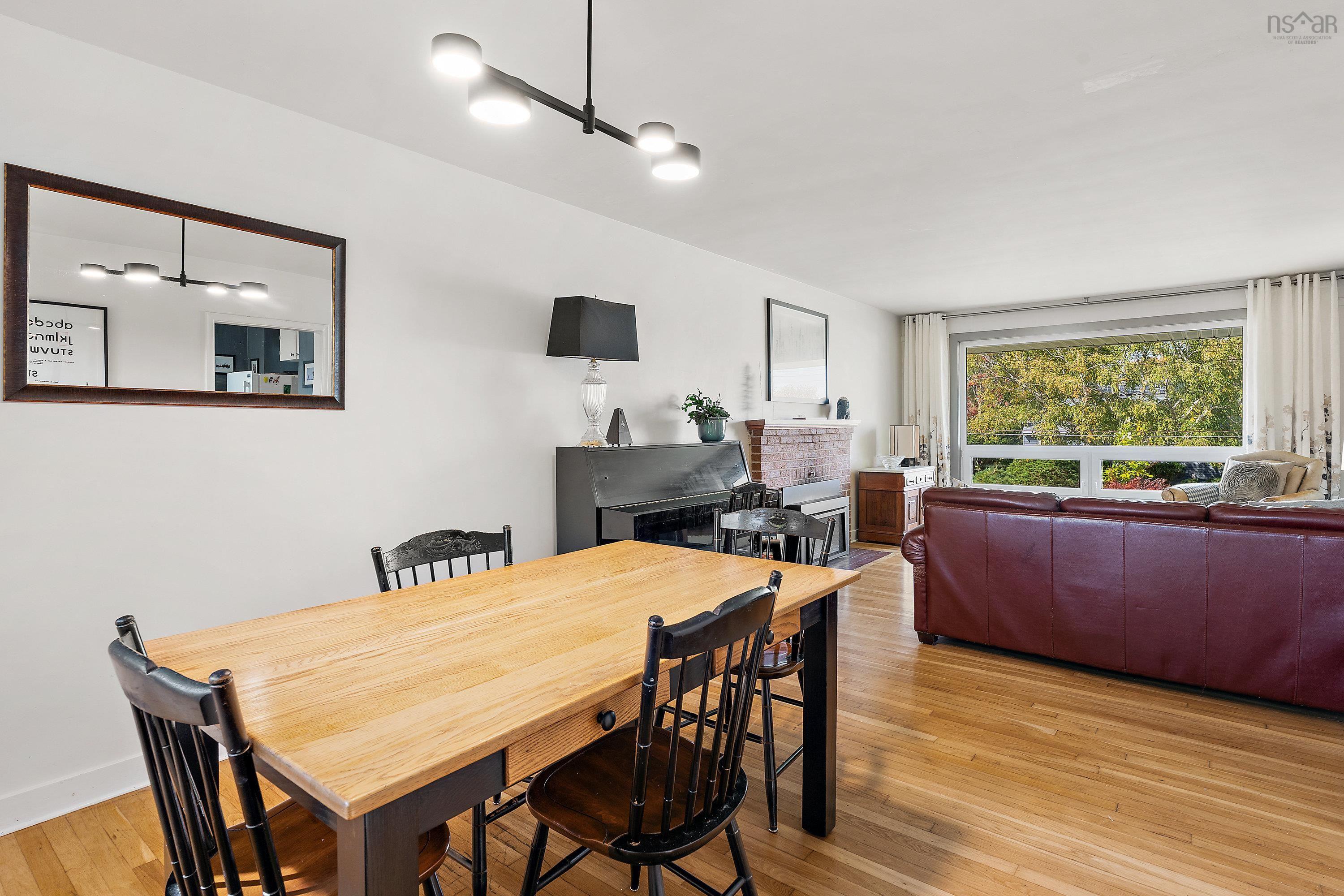 24 Canary Crescent photo #12