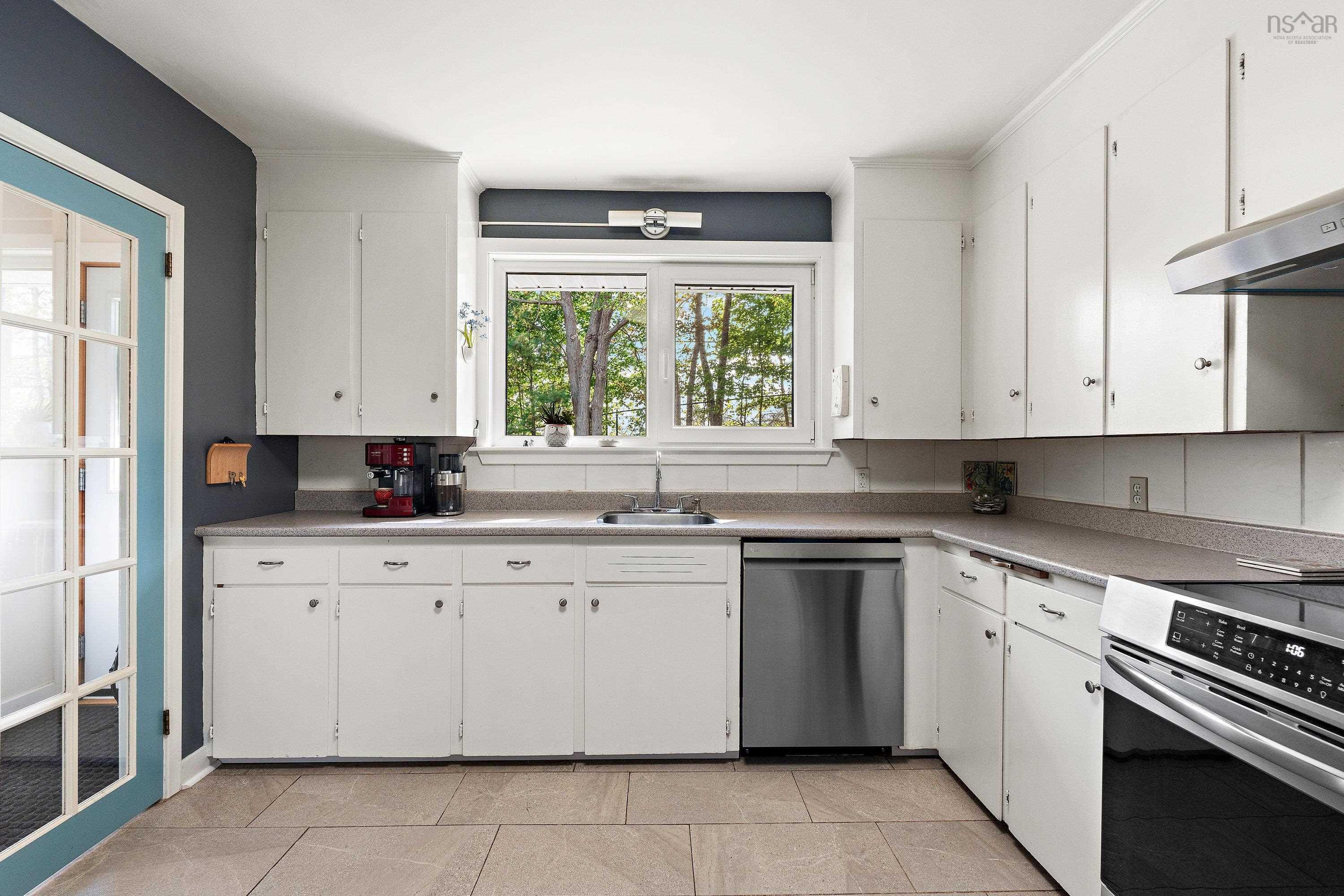 24 Canary Crescent photo #15