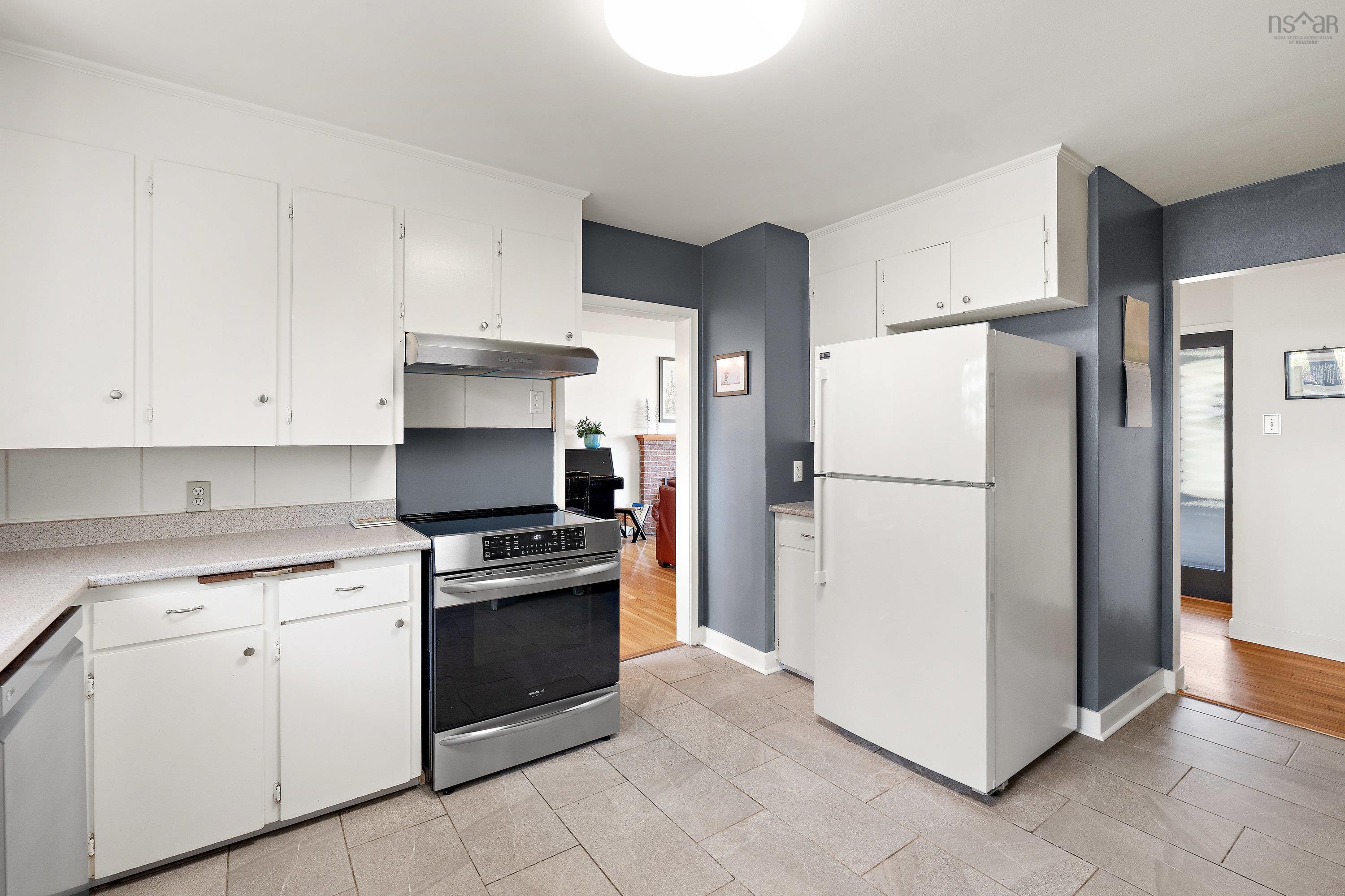 24 Canary Crescent photo #16