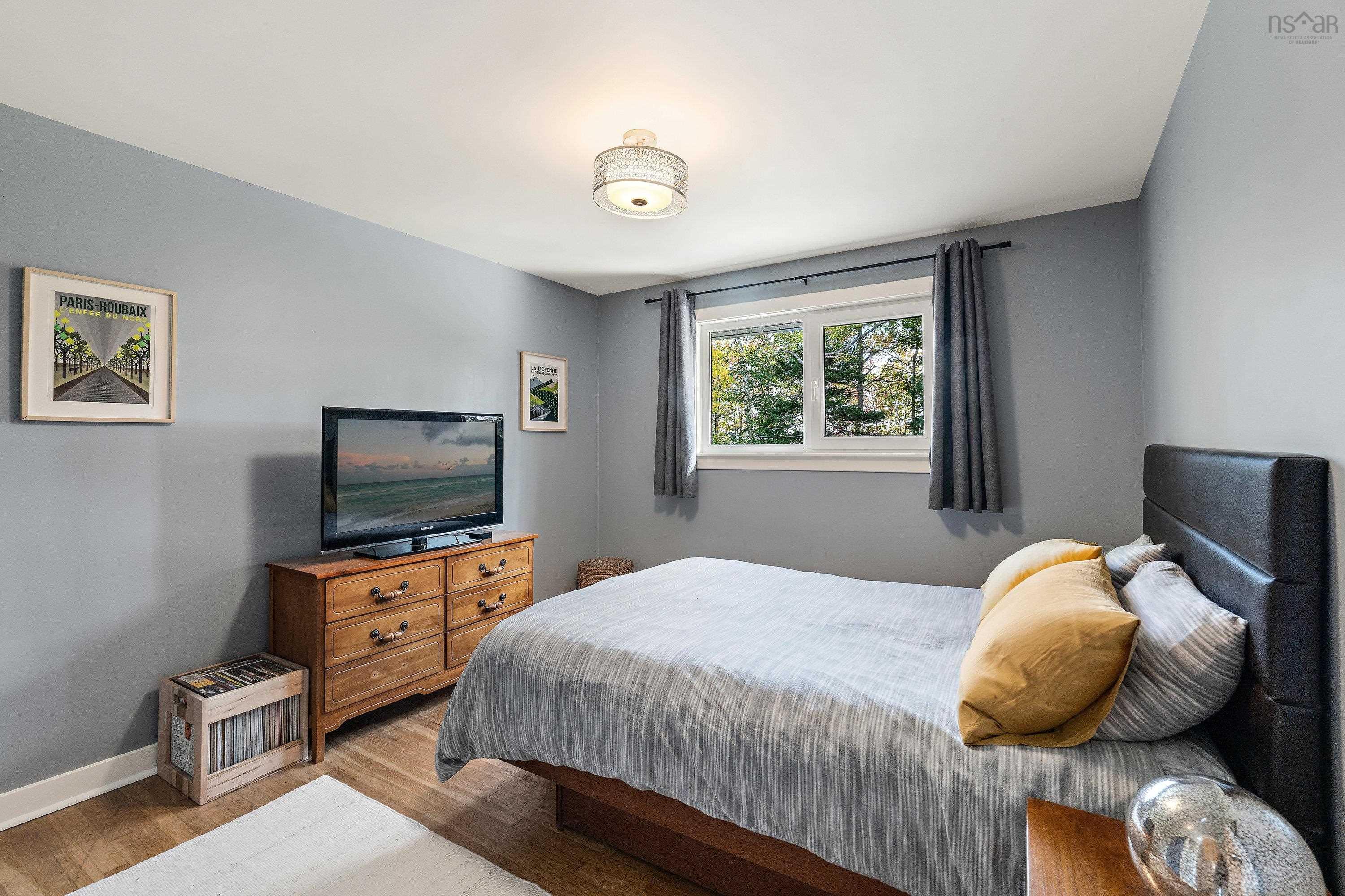 24 Canary Crescent photo #17