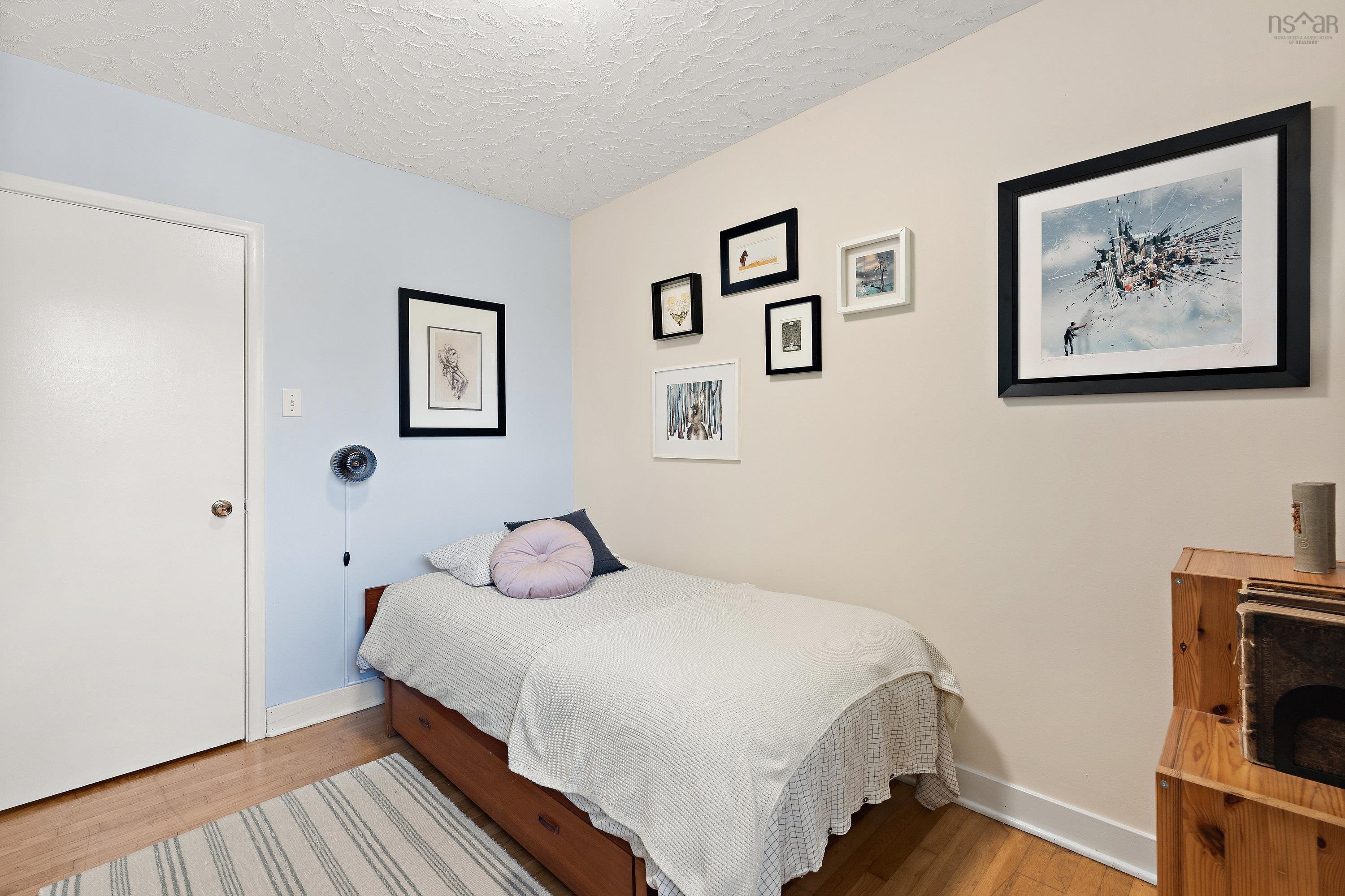 24 Canary Crescent photo #20