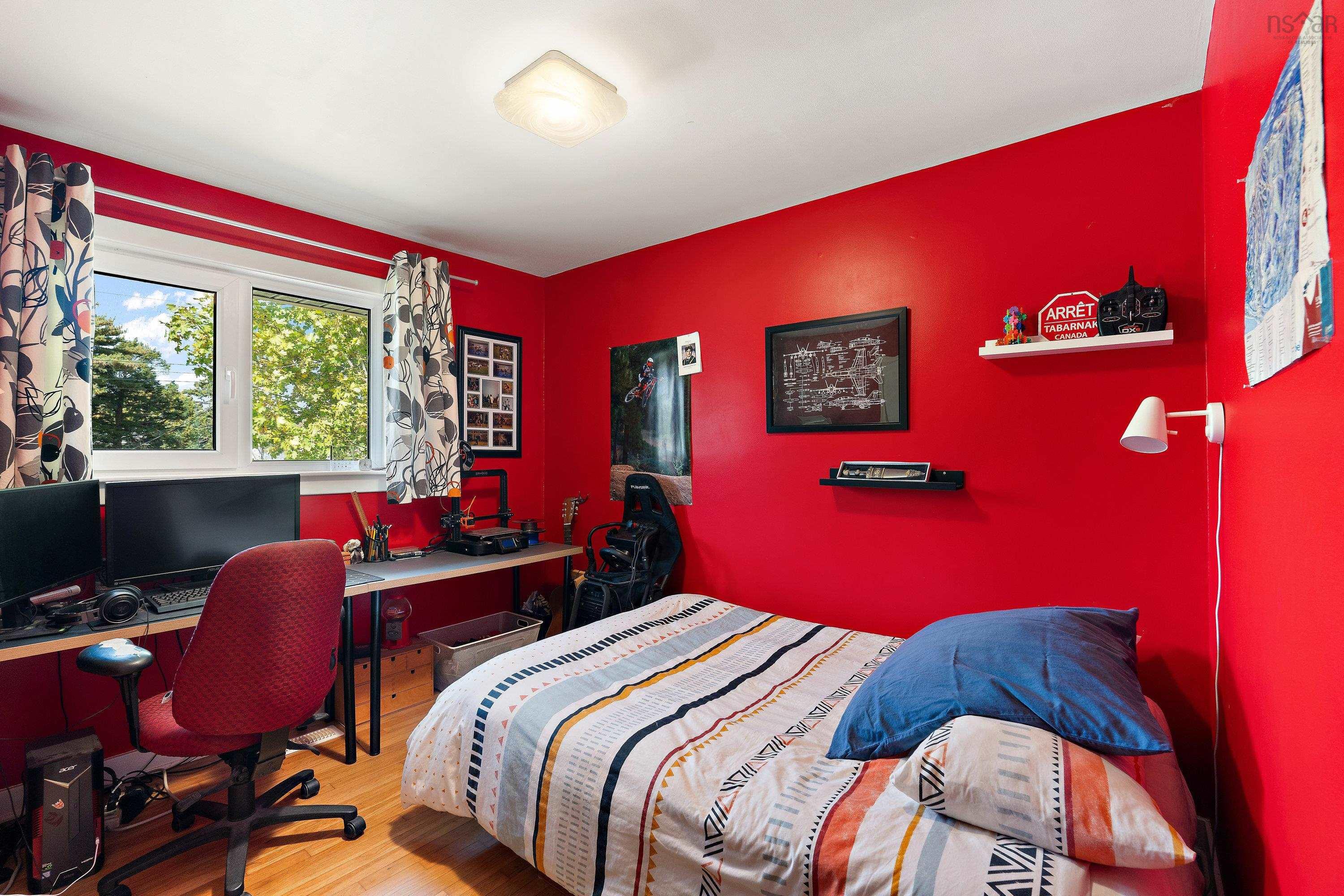 24 Canary Crescent photo #21