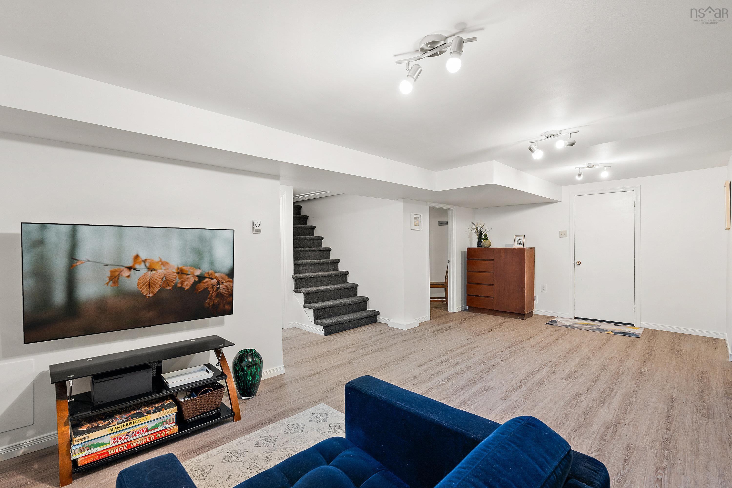 24 Canary Crescent photo #23