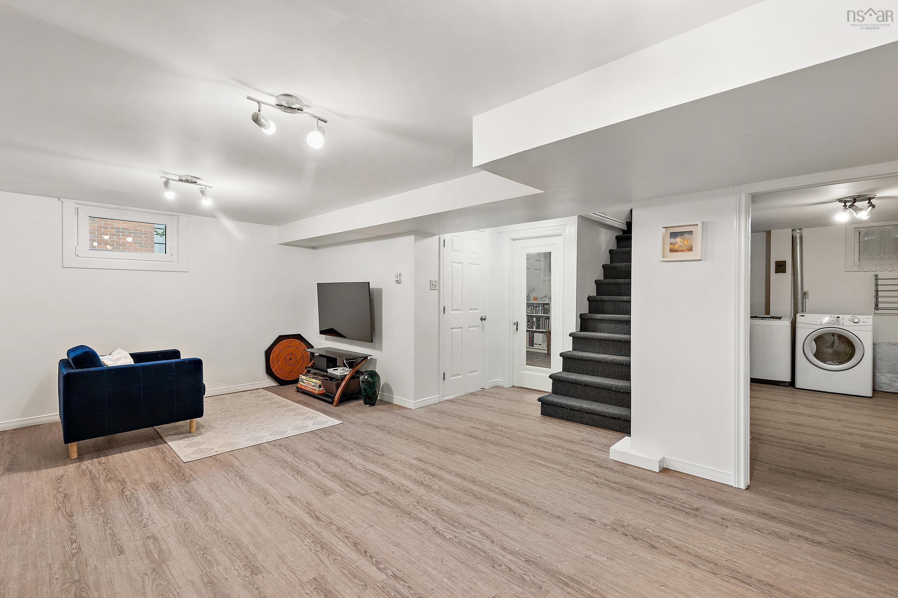 24 Canary Crescent photo #24