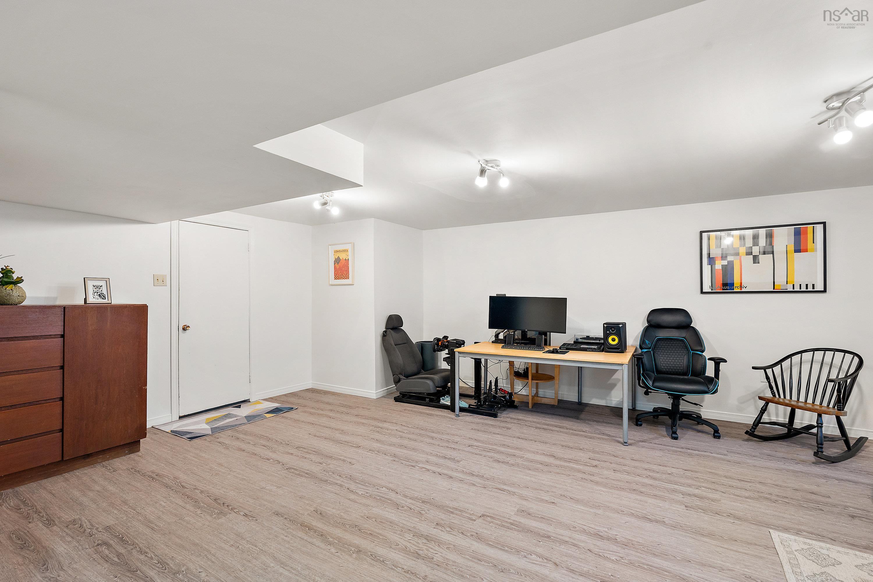 24 Canary Crescent photo #30