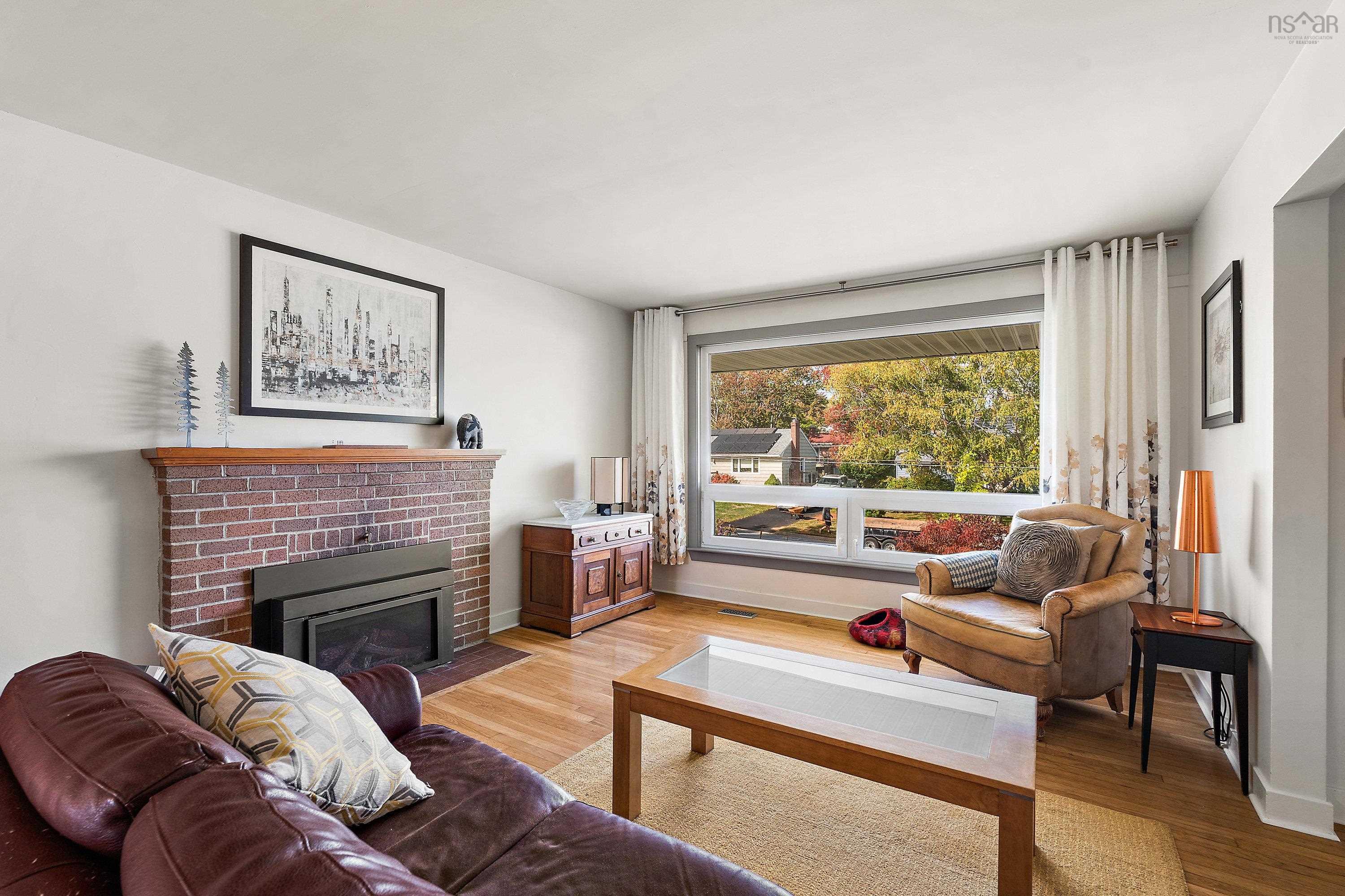 24 Canary Crescent photo #4