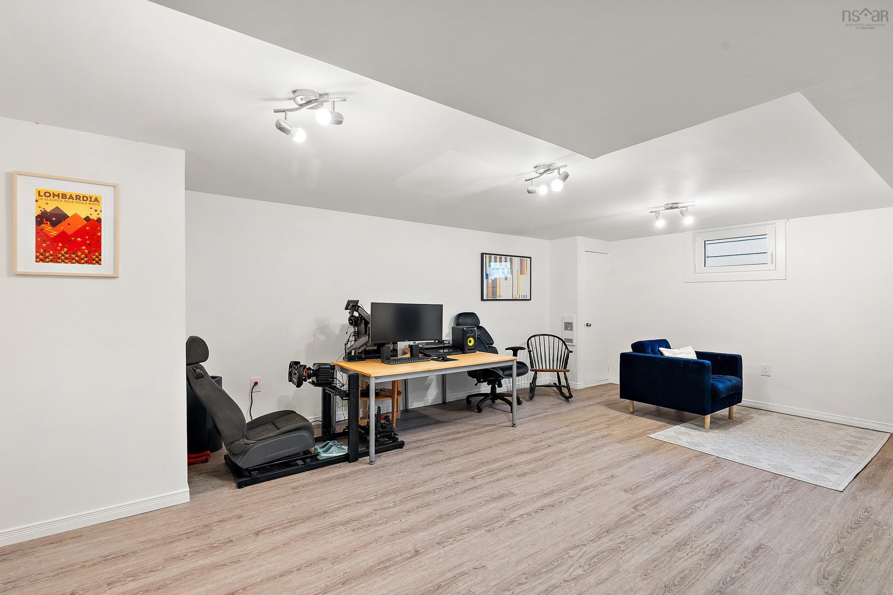 24 Canary Crescent photo #31