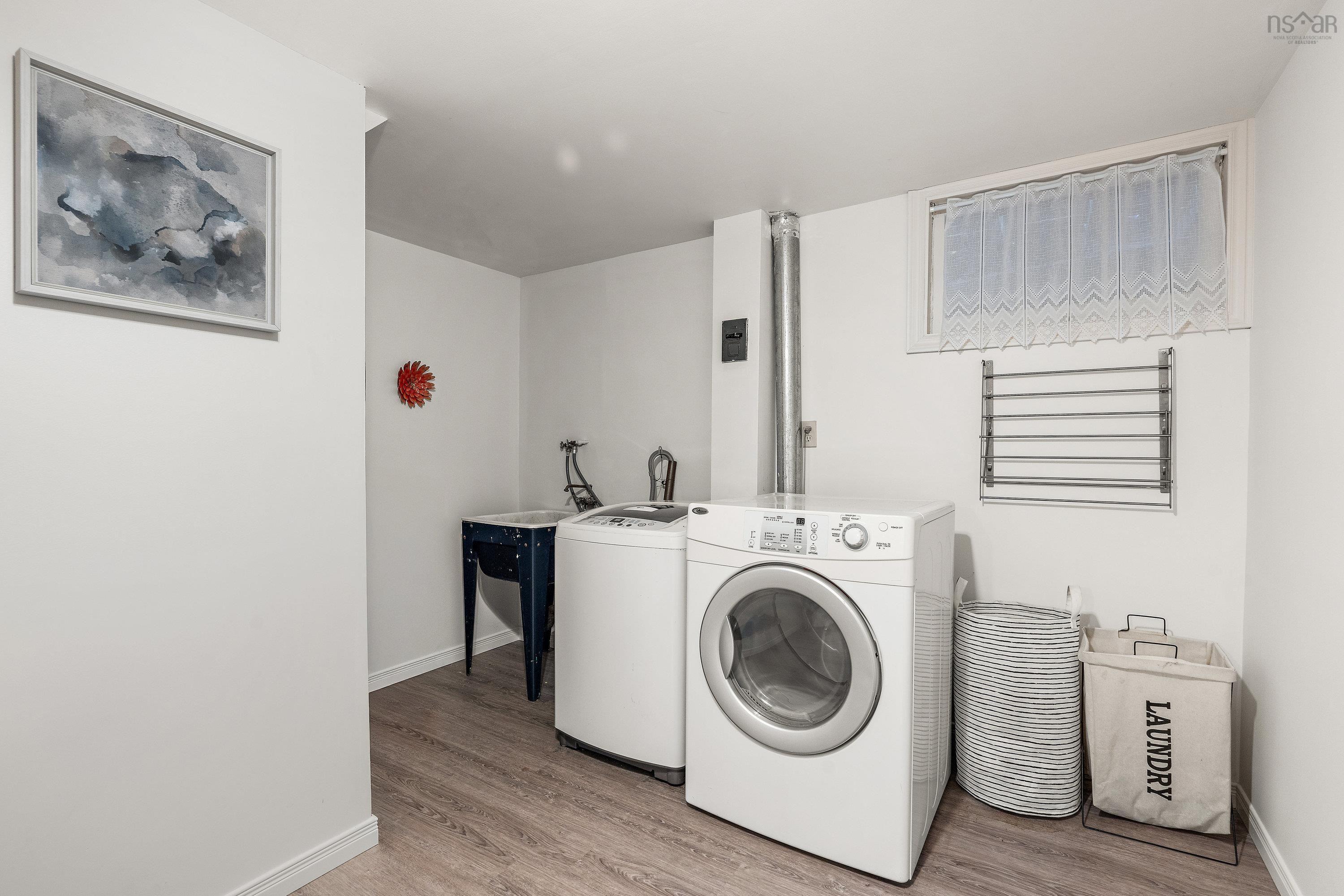 24 Canary Crescent photo #35