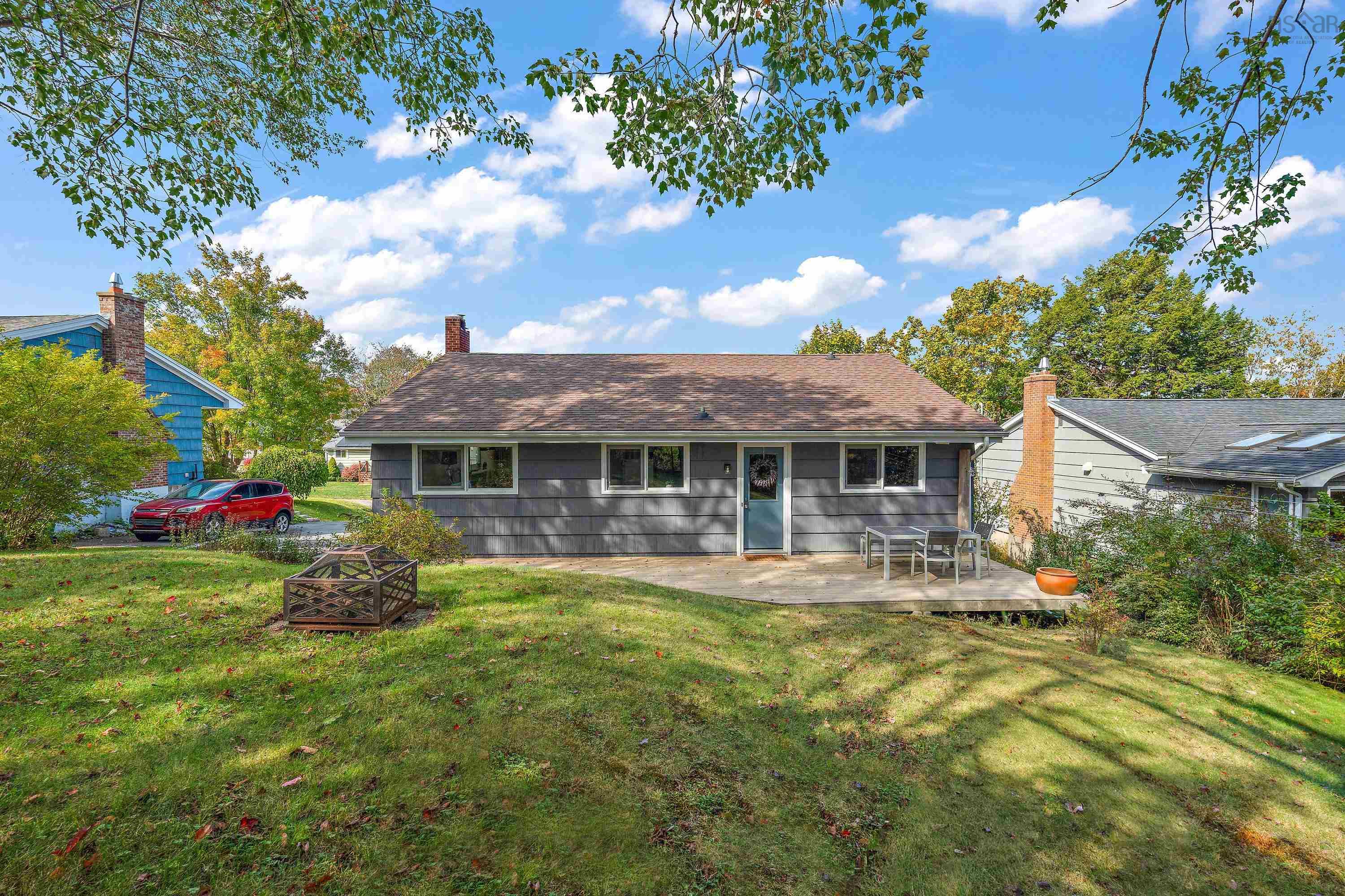 24 Canary Crescent photo #38