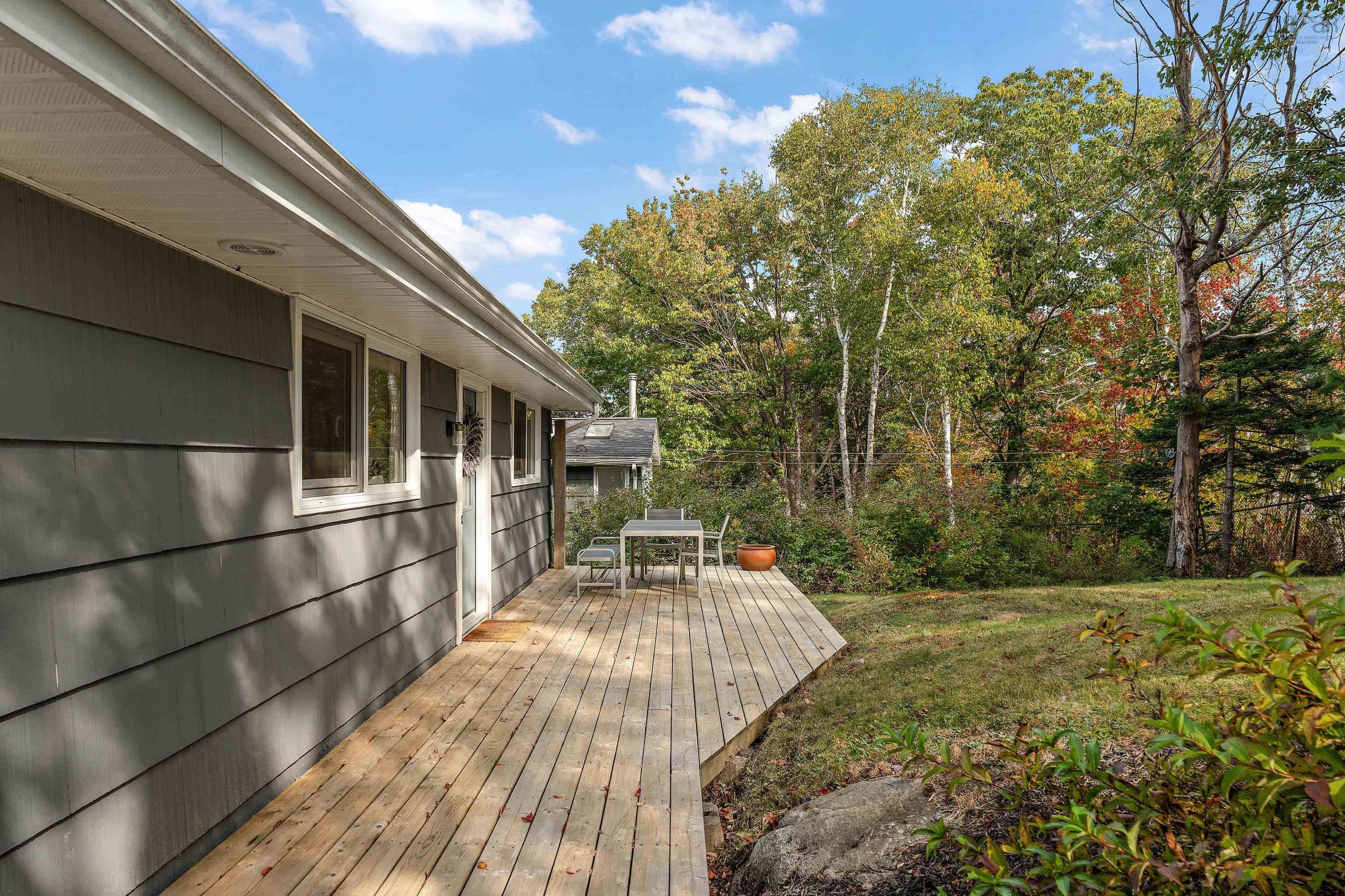 24 Canary Crescent photo #39