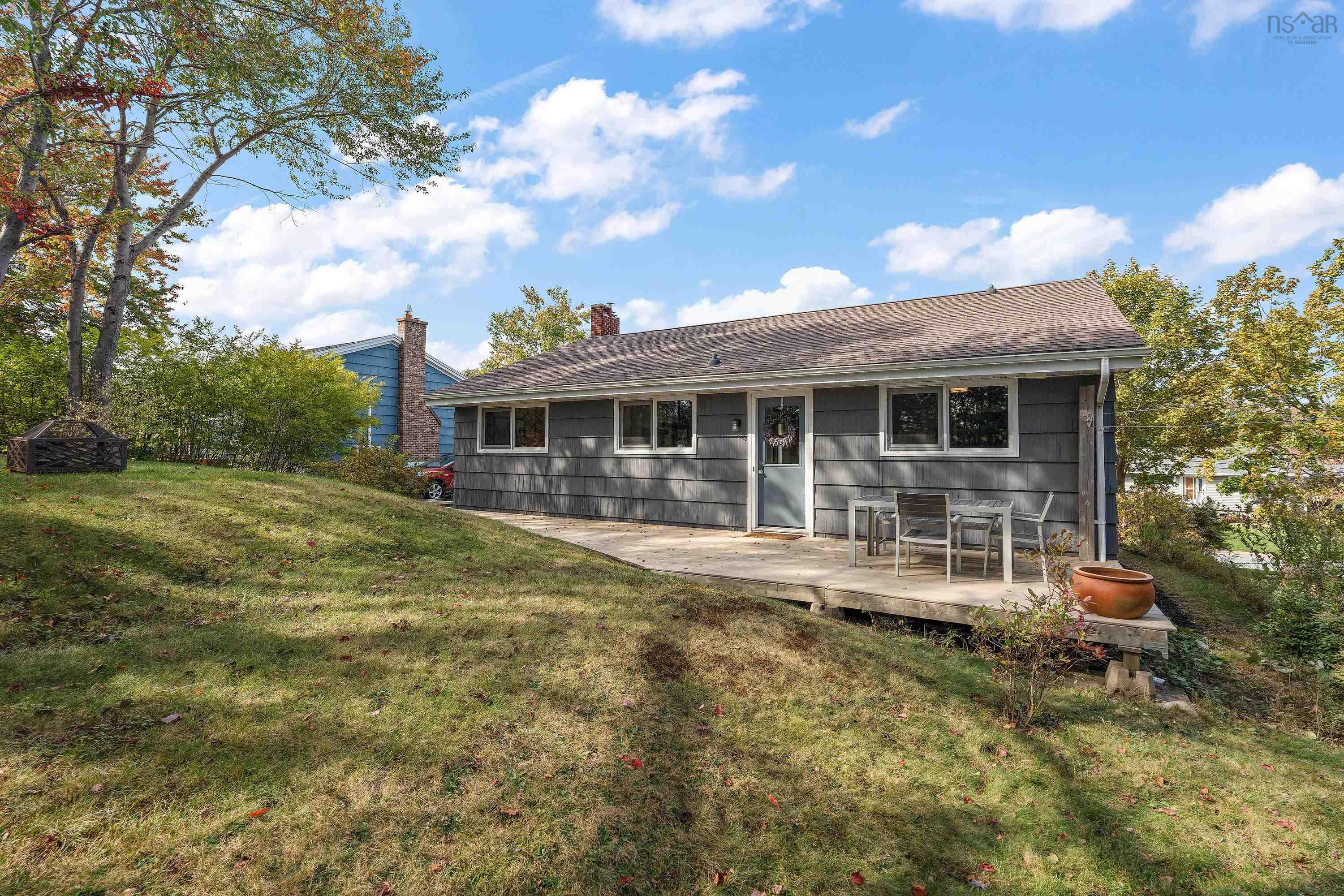 24 Canary Crescent photo #43