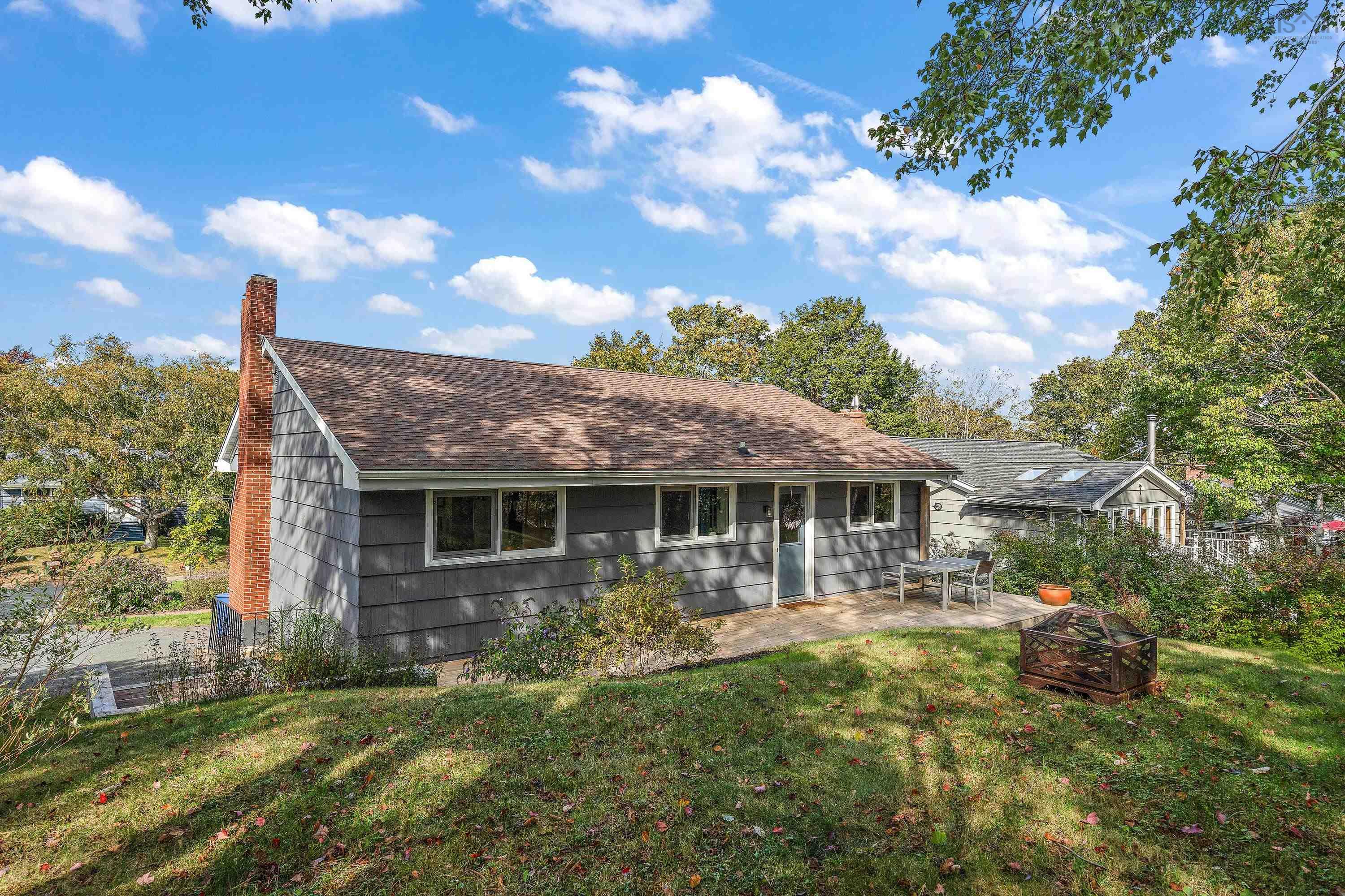 24 Canary Crescent photo #44