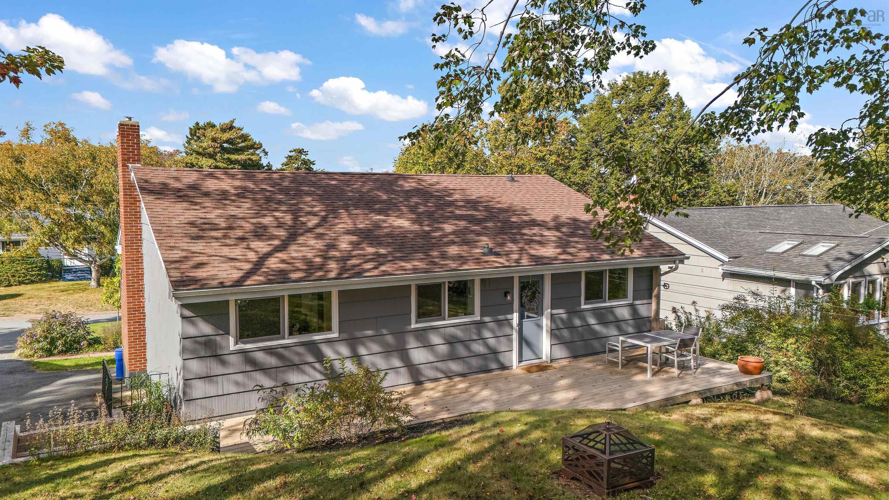 24 Canary Crescent photo #45