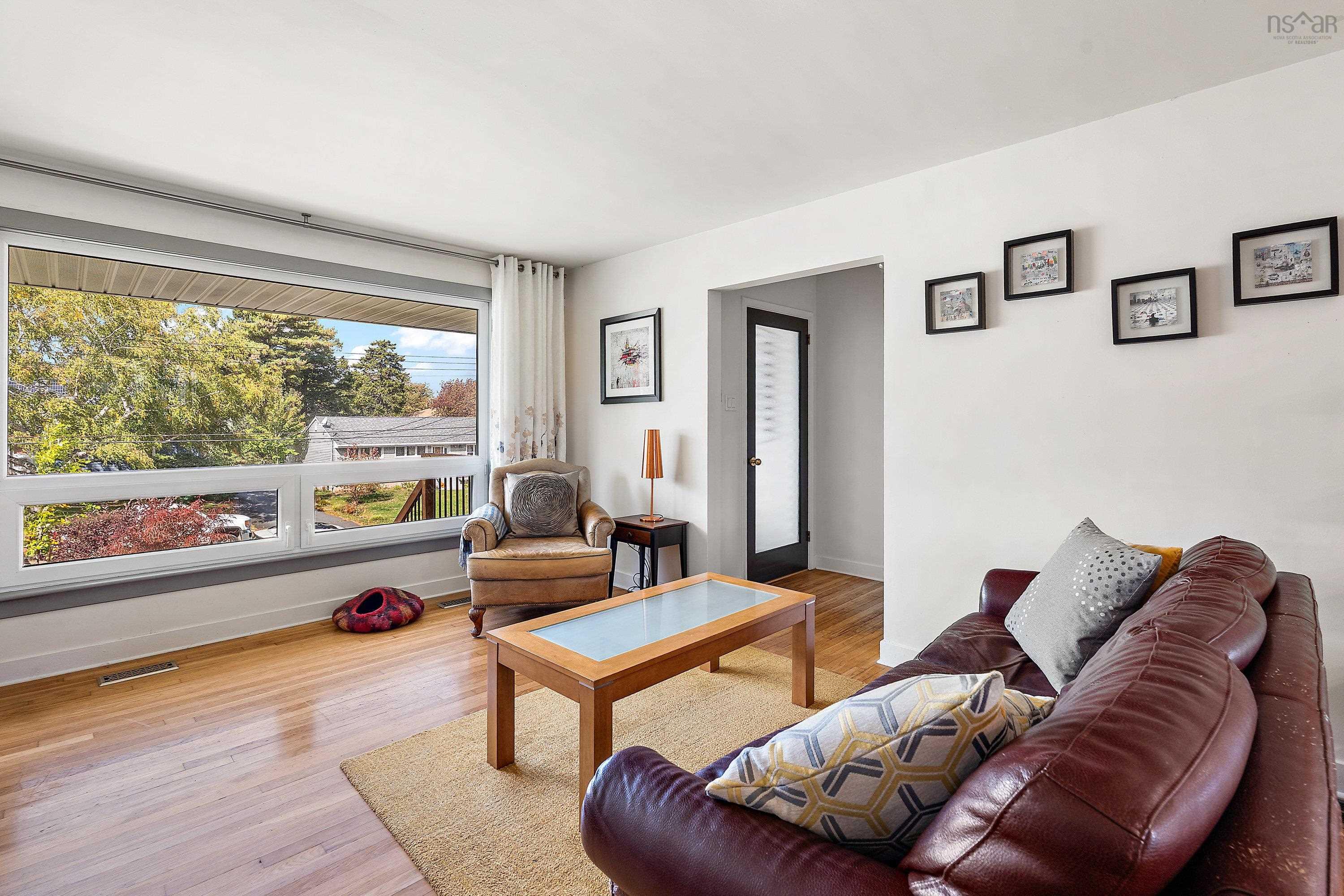 24 Canary Crescent photo #6