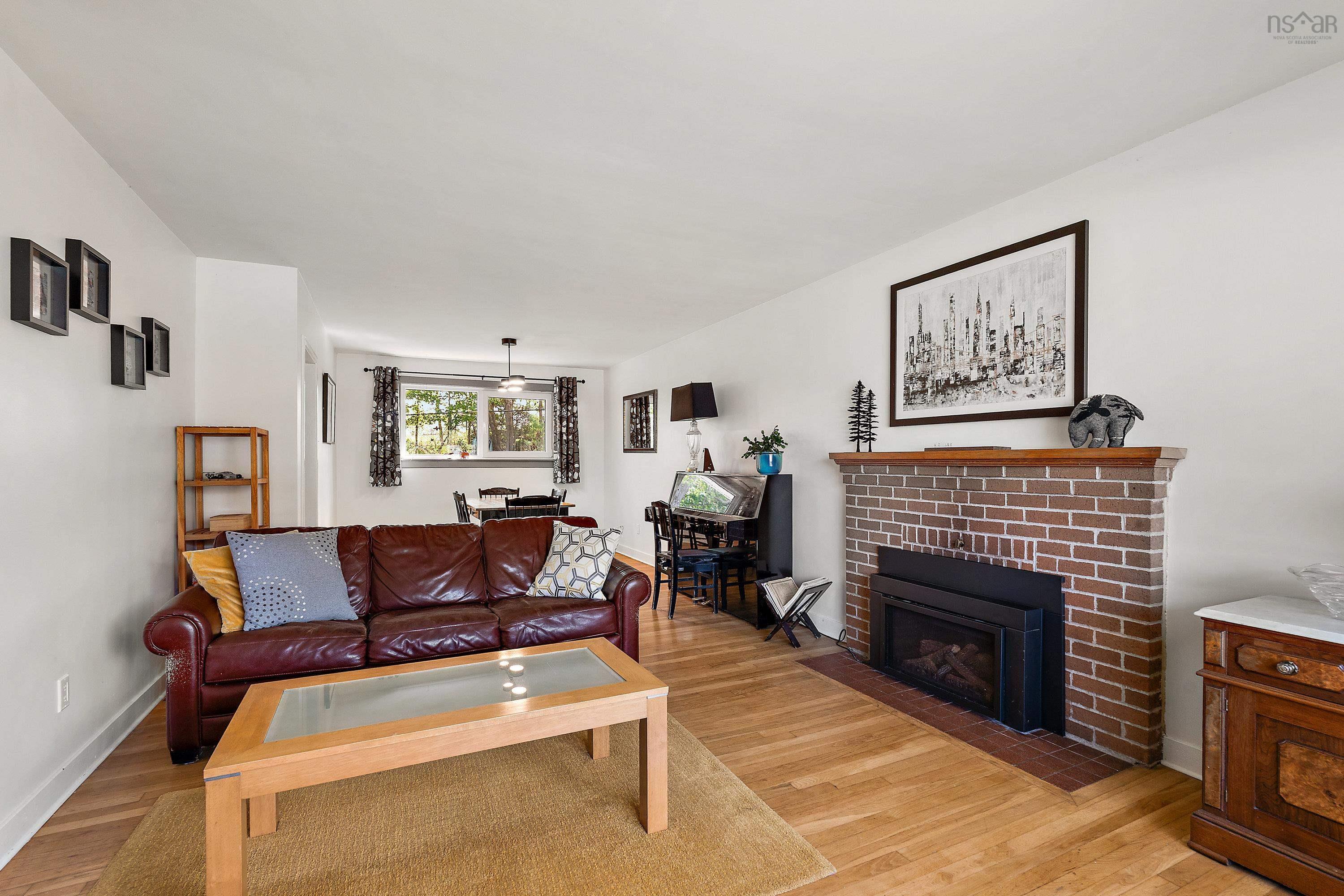 24 Canary Crescent photo #7