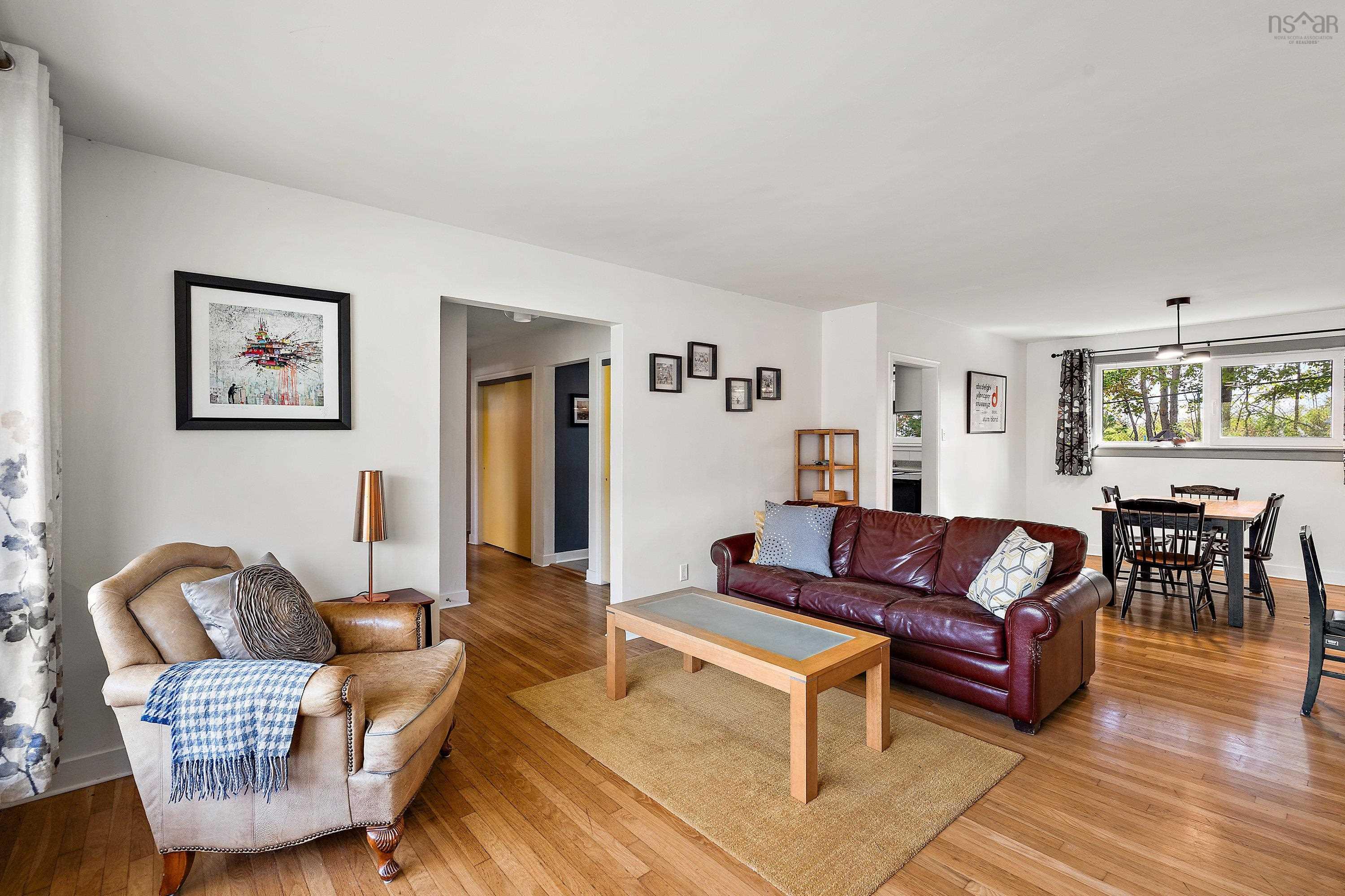 24 Canary Crescent photo #8