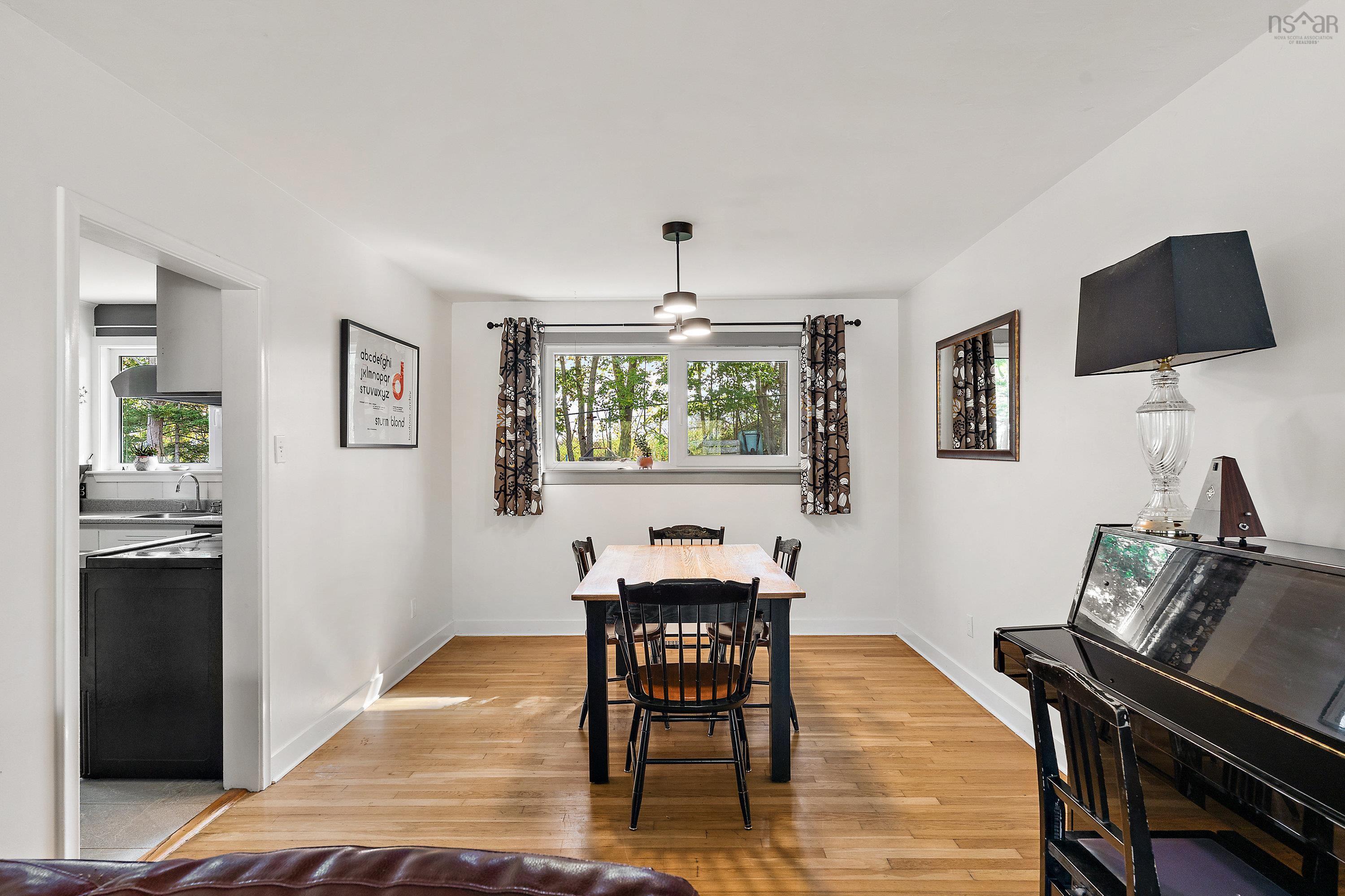 24 Canary Crescent photo #10