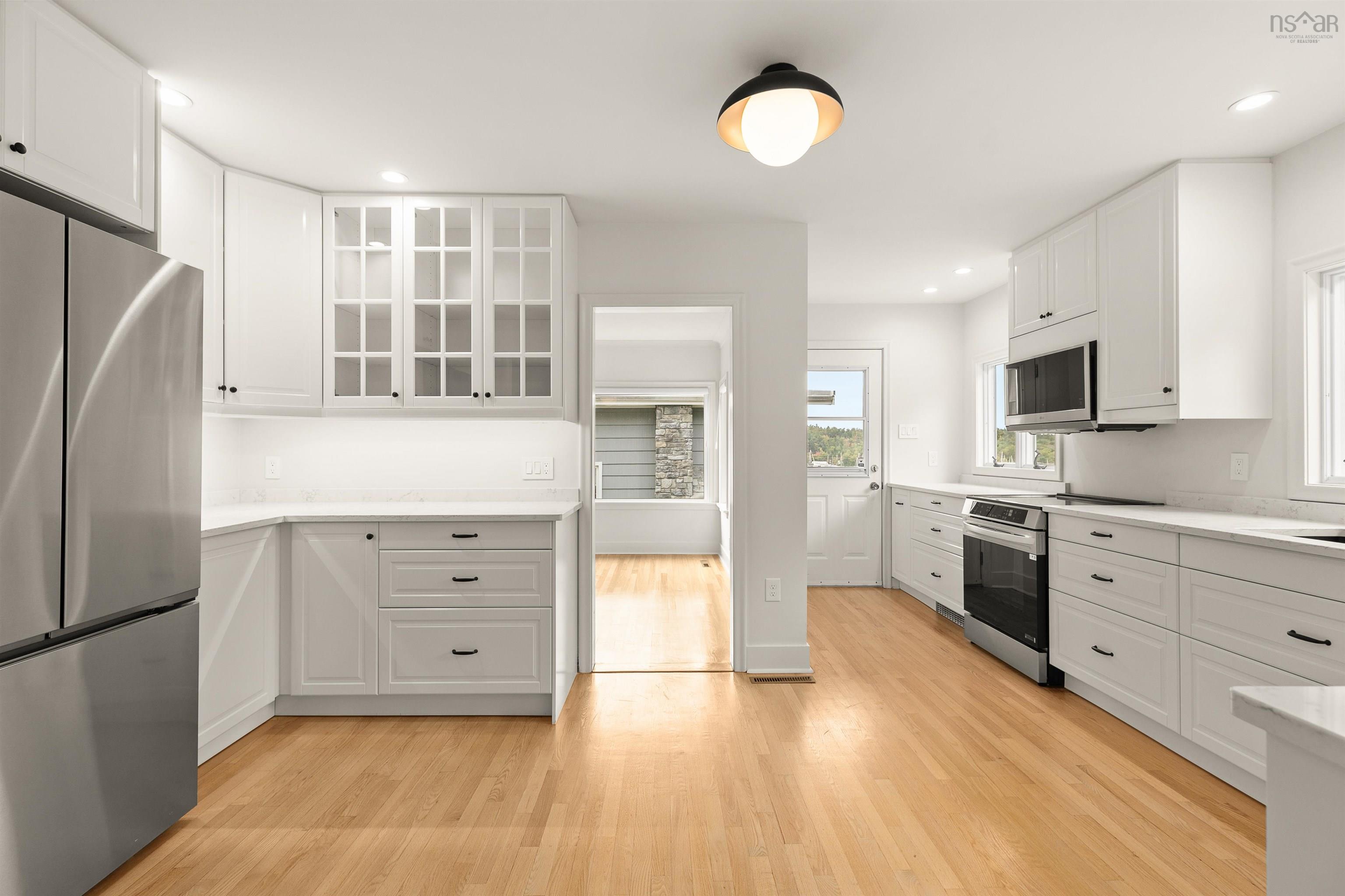 5845 Inglewood Drive photo #11