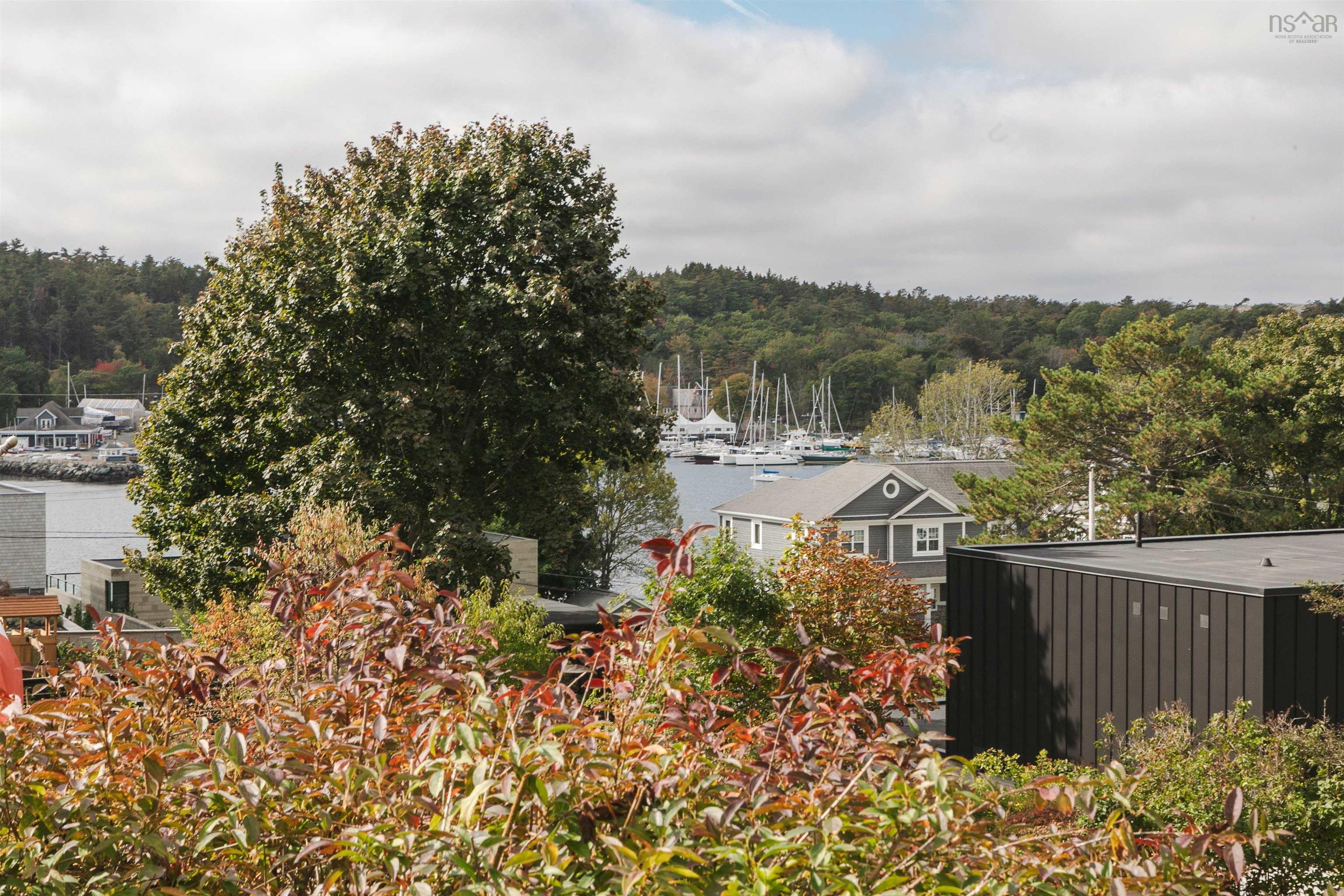 5845 Inglewood Drive photo #13