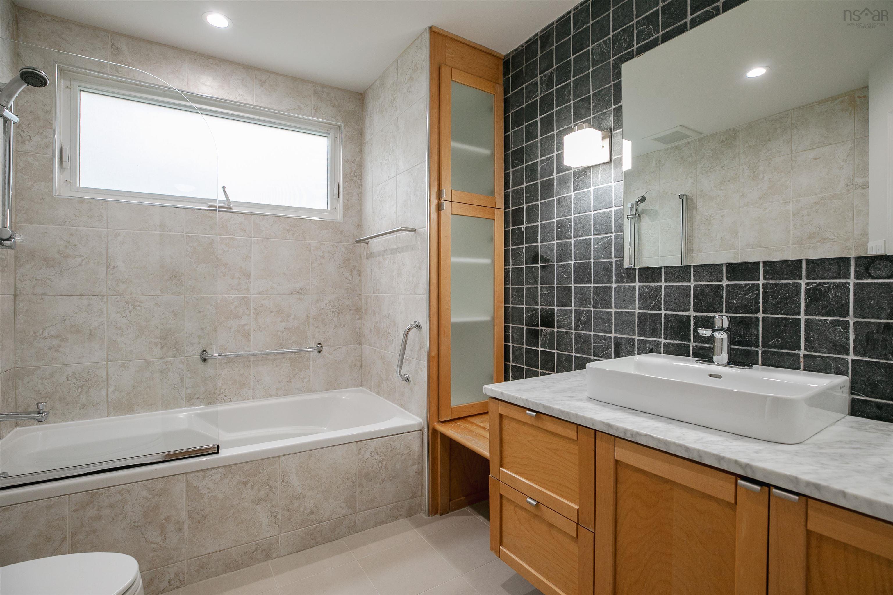 5845 Inglewood Drive photo #17