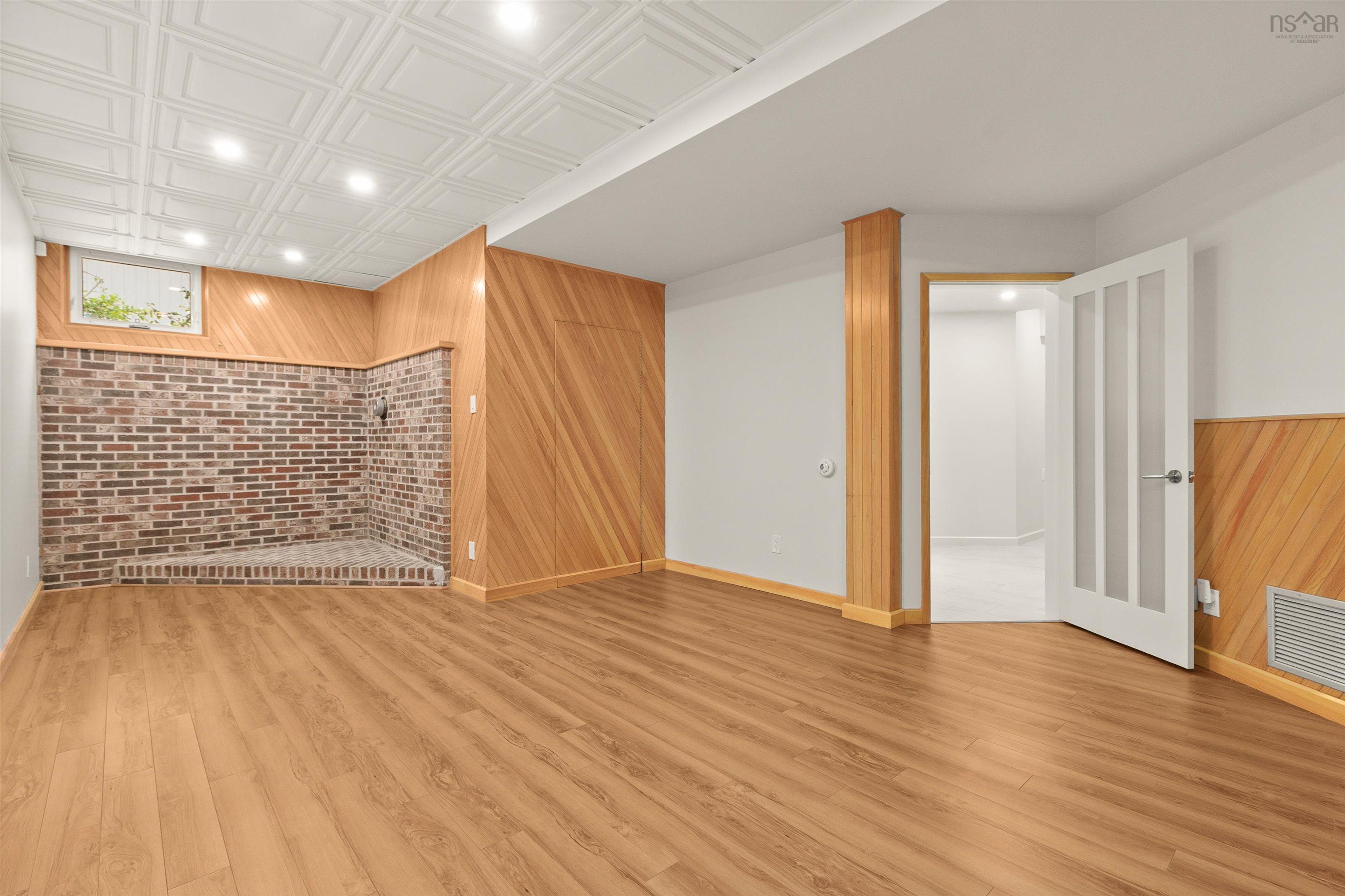 5845 Inglewood Drive photo #21