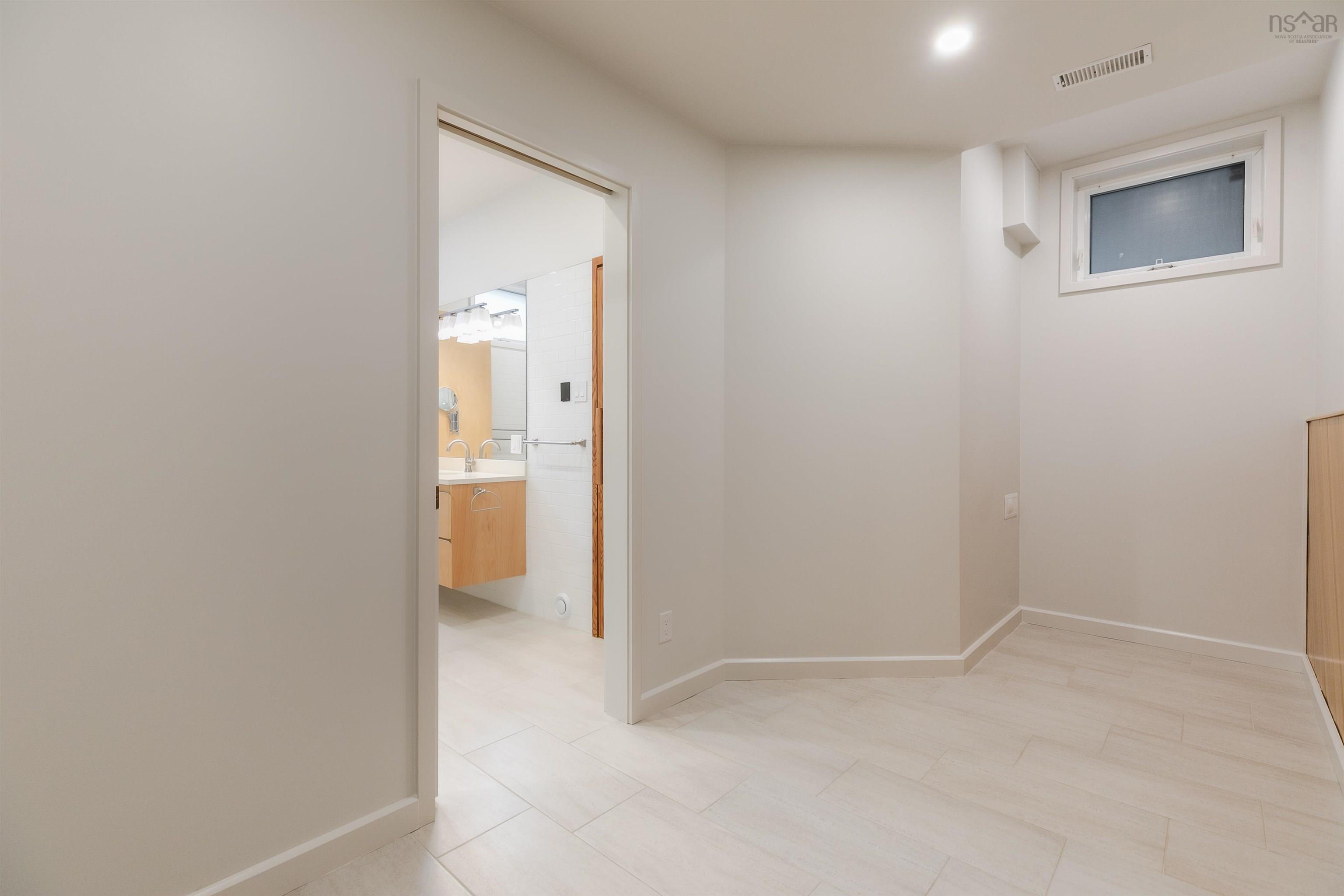 5845 Inglewood Drive photo #23