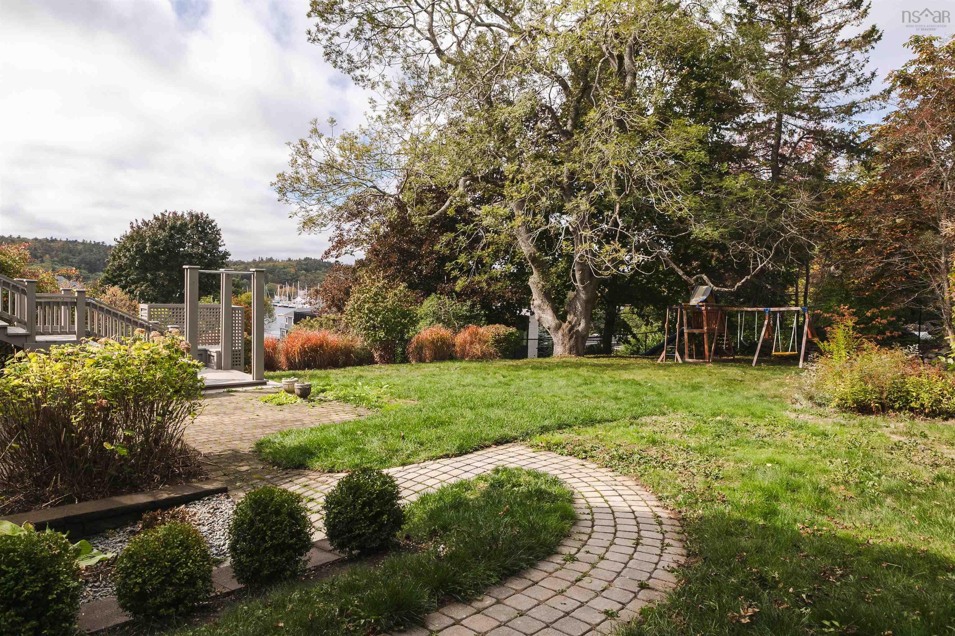 5845 Inglewood Drive photo #30