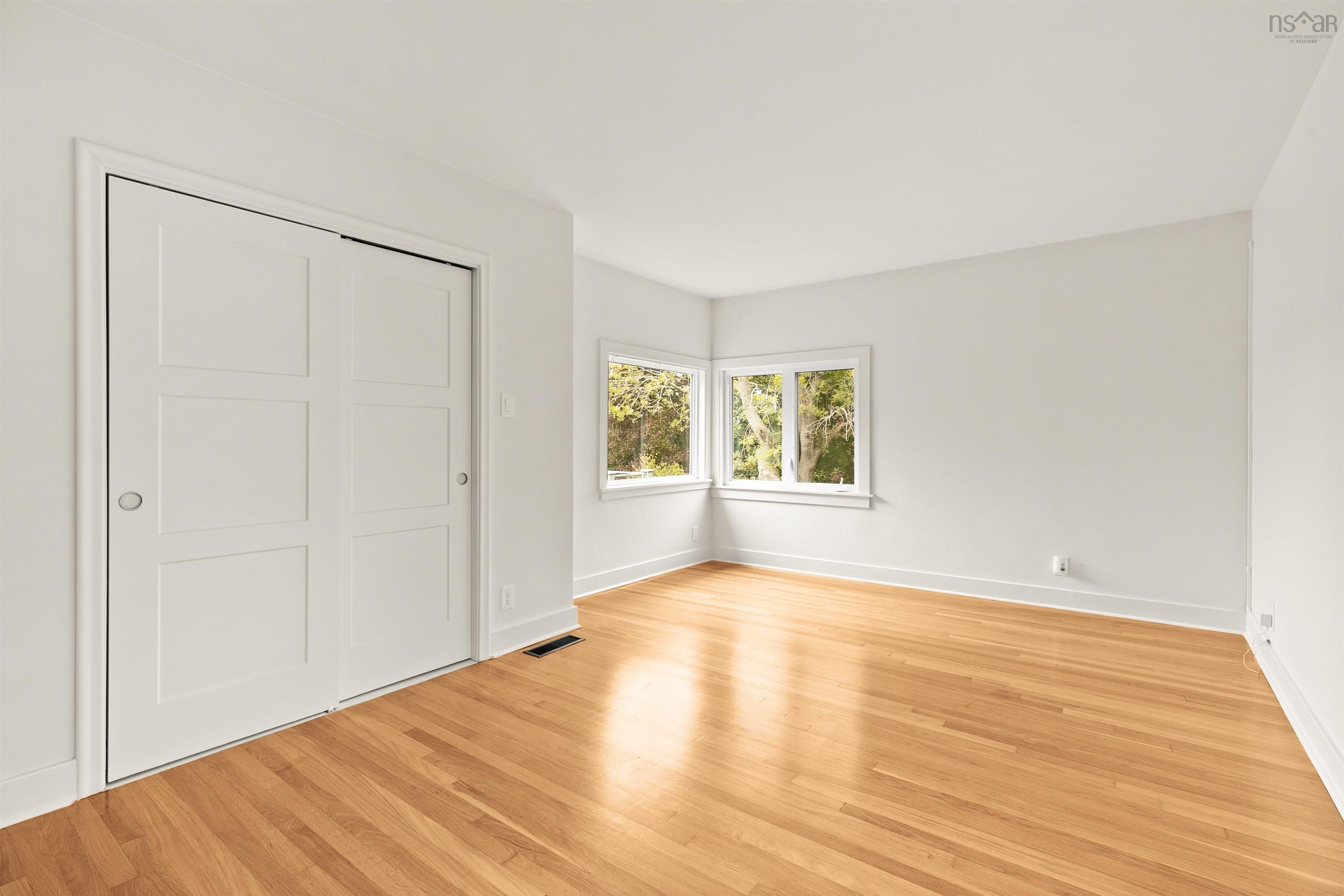 5845 Inglewood Drive photo #44