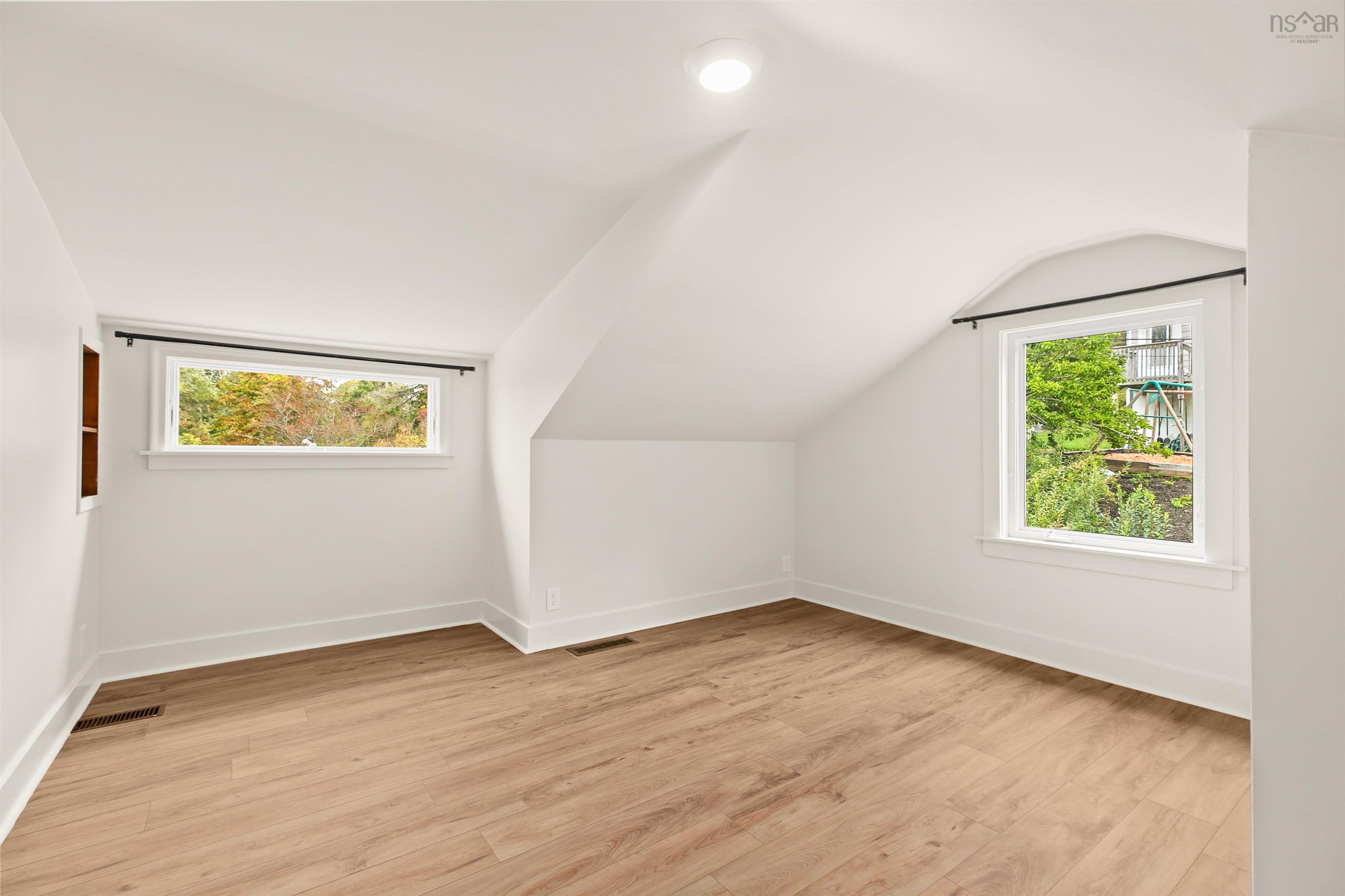 5845 Inglewood Drive photo #47