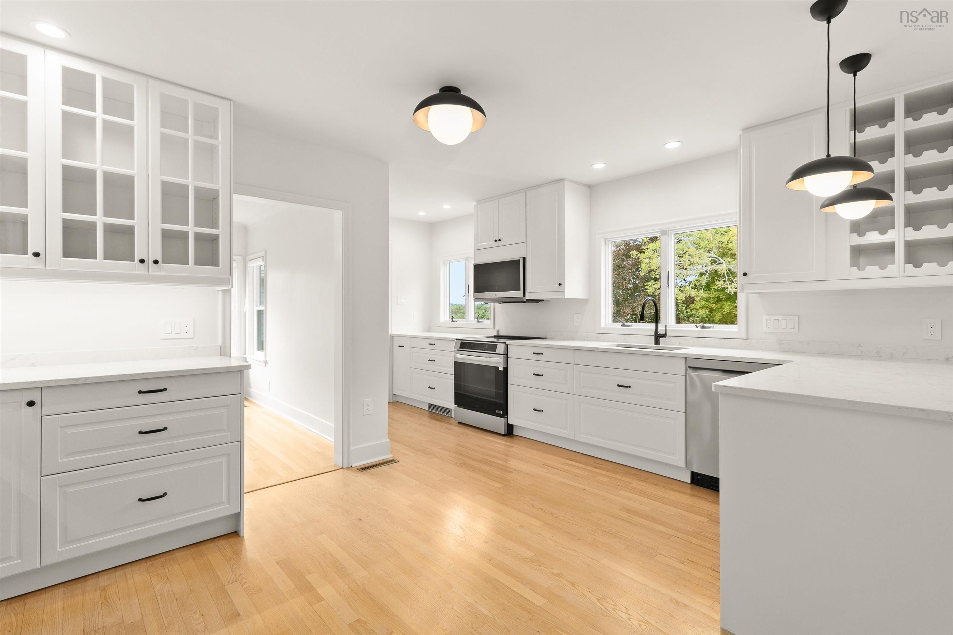 5845 Inglewood Drive photo #10