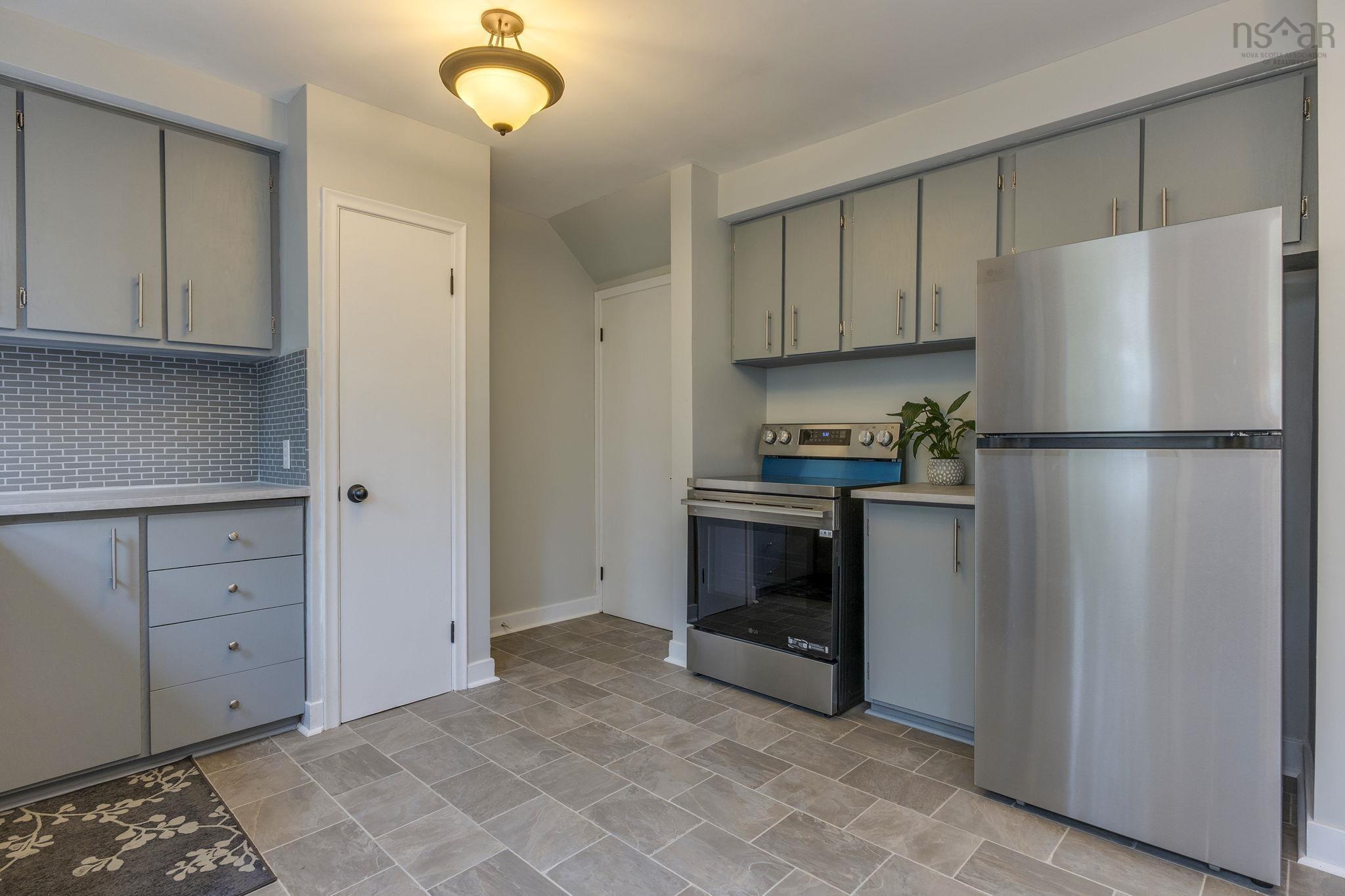 19-19A Westwood Drive photo #42