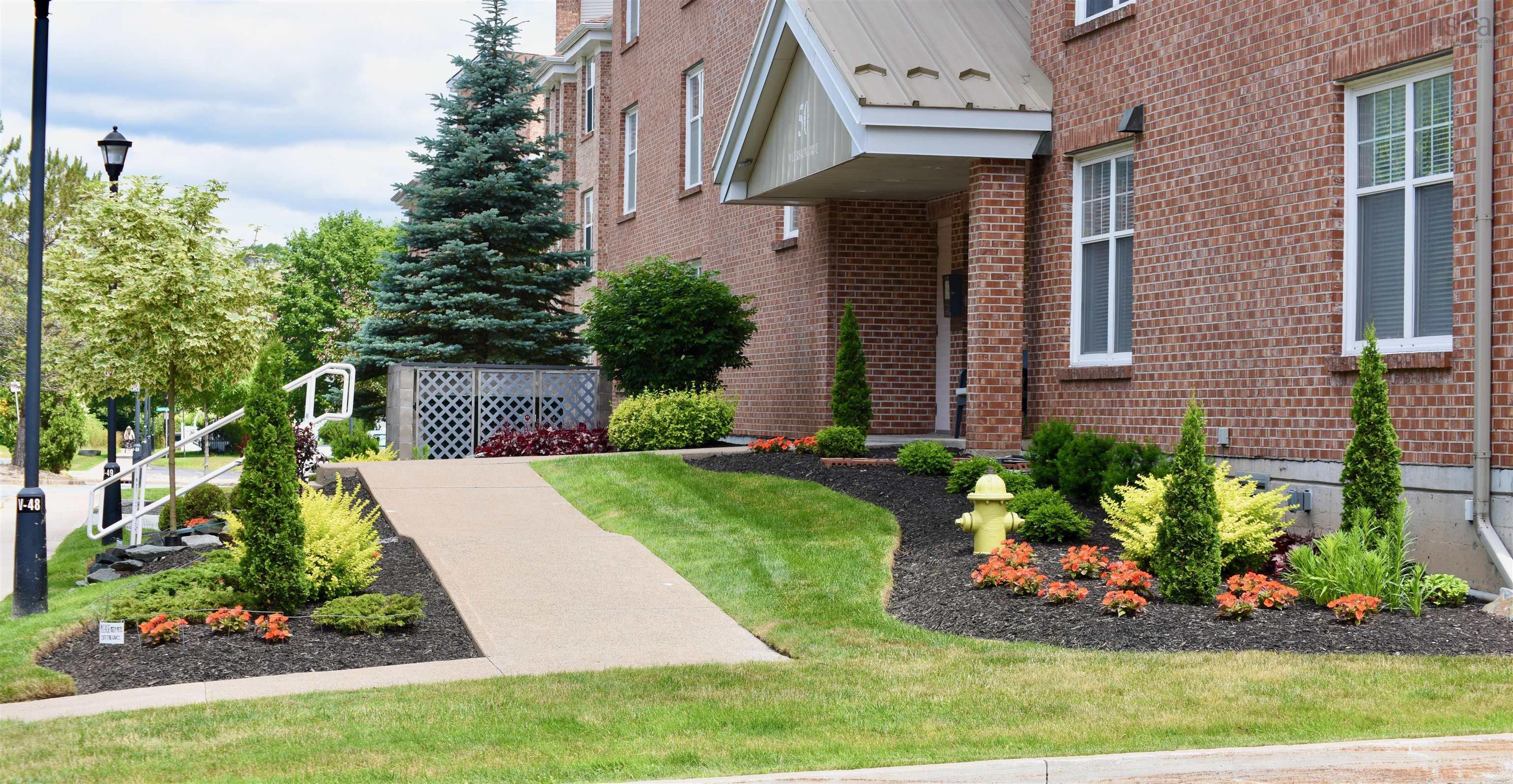 504 50 Waterfront Drive photo #2