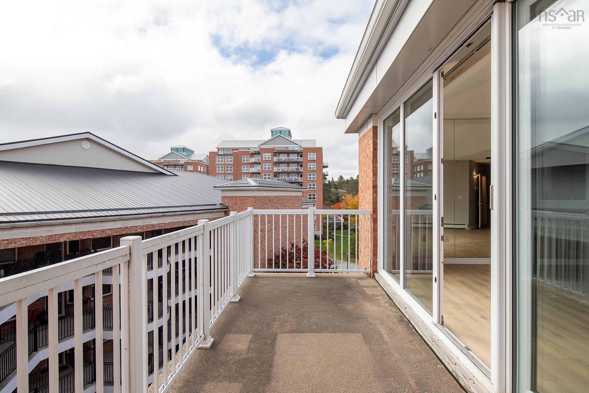 504 50 Waterfront Drive photo #12