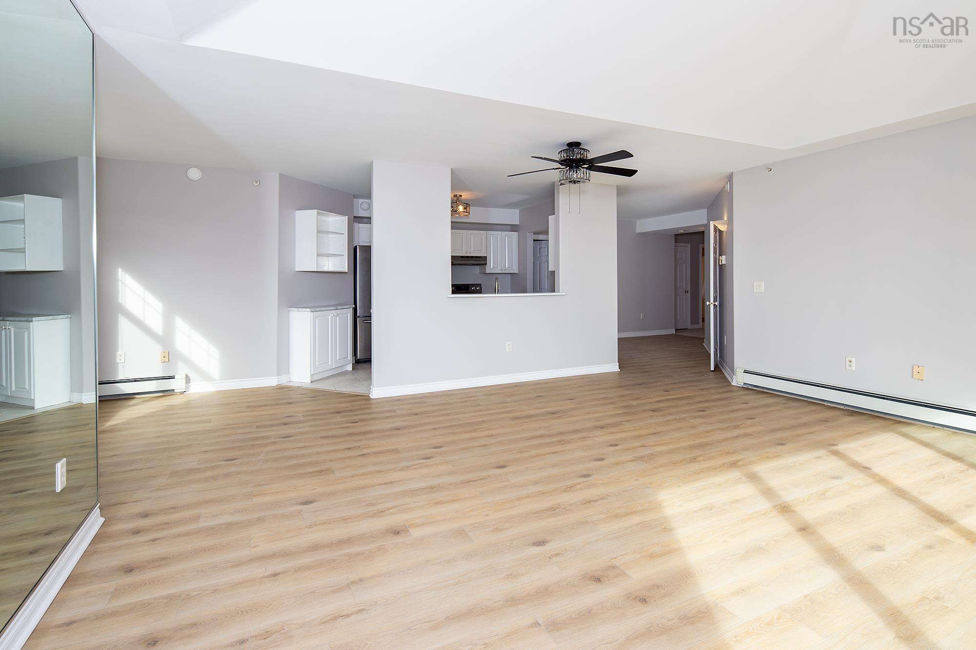 504 50 Waterfront Drive photo #14