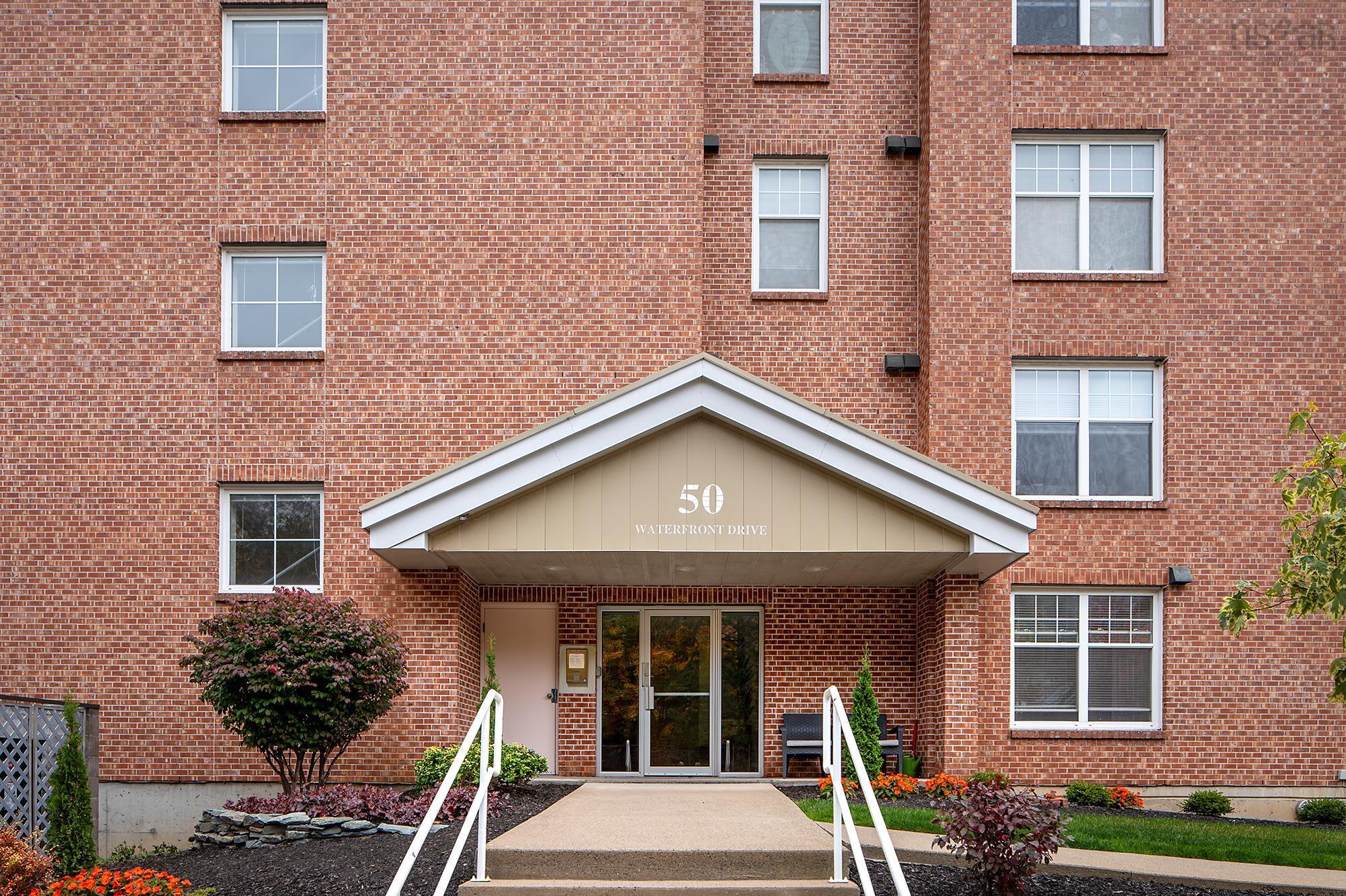 504 50 Waterfront Drive photo #3