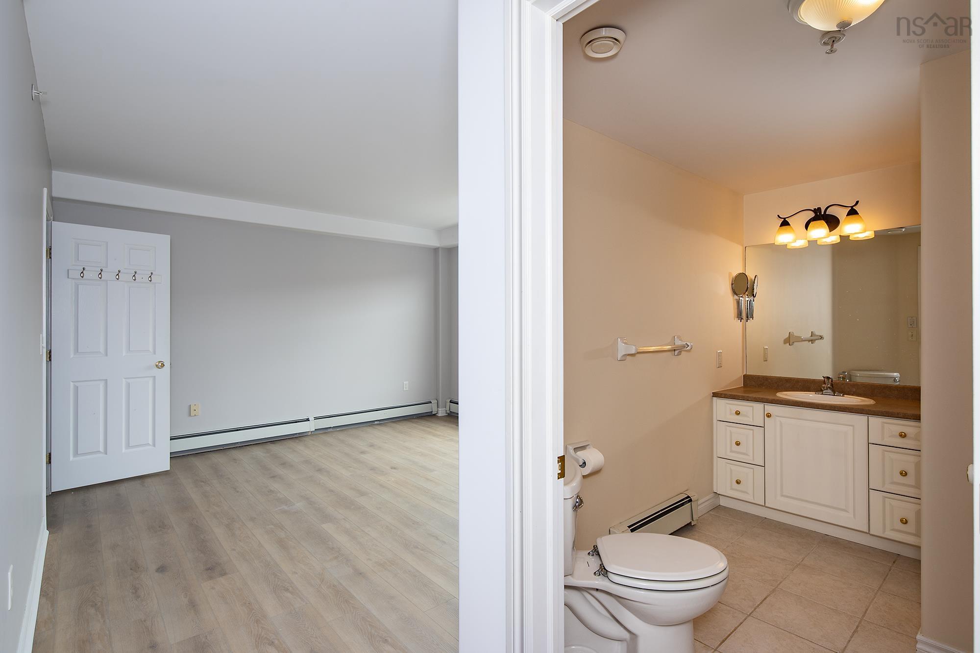 504 50 Waterfront Drive photo #23