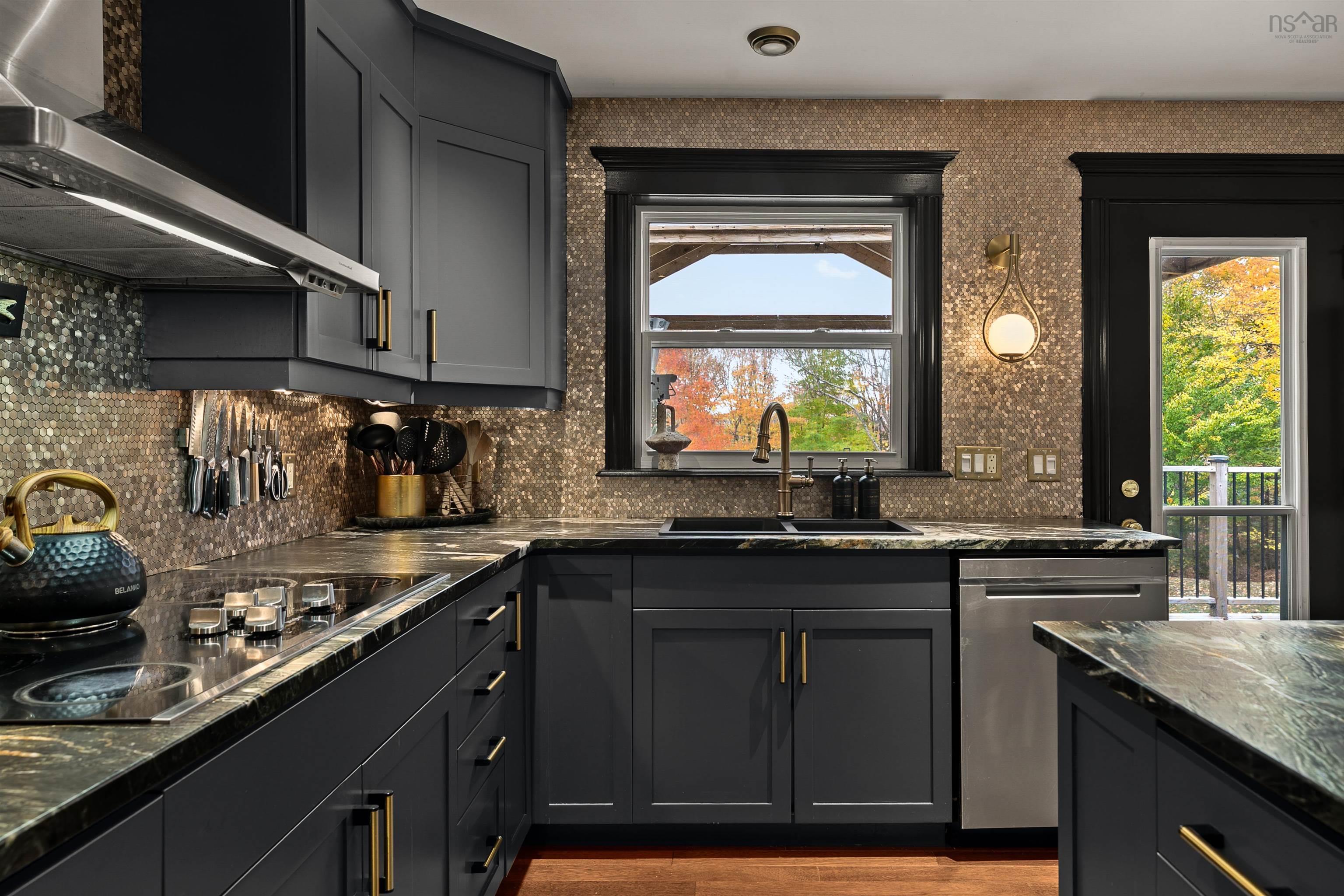 390 Gleneagles Drive photo #17