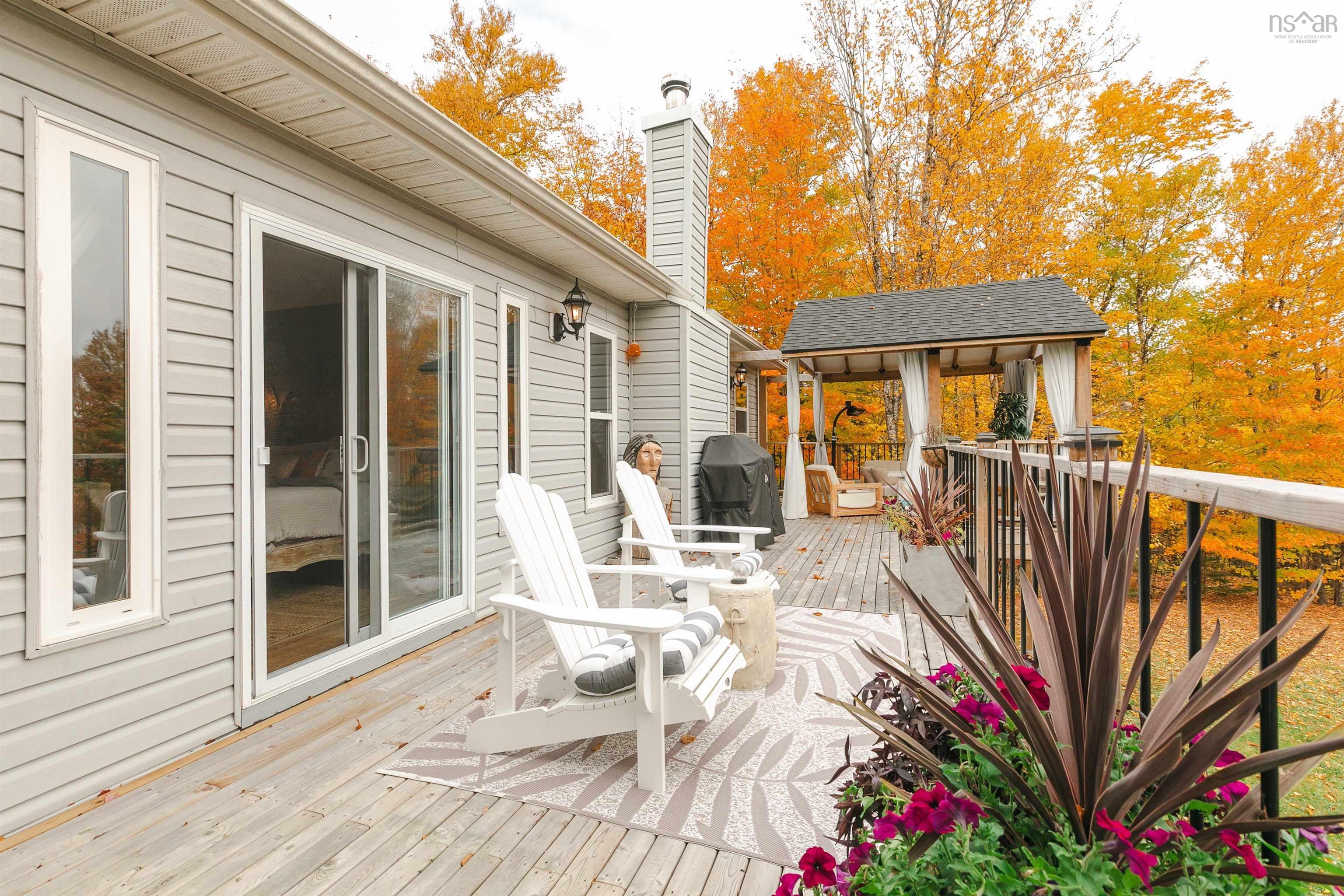 390 Gleneagles Drive photo #19