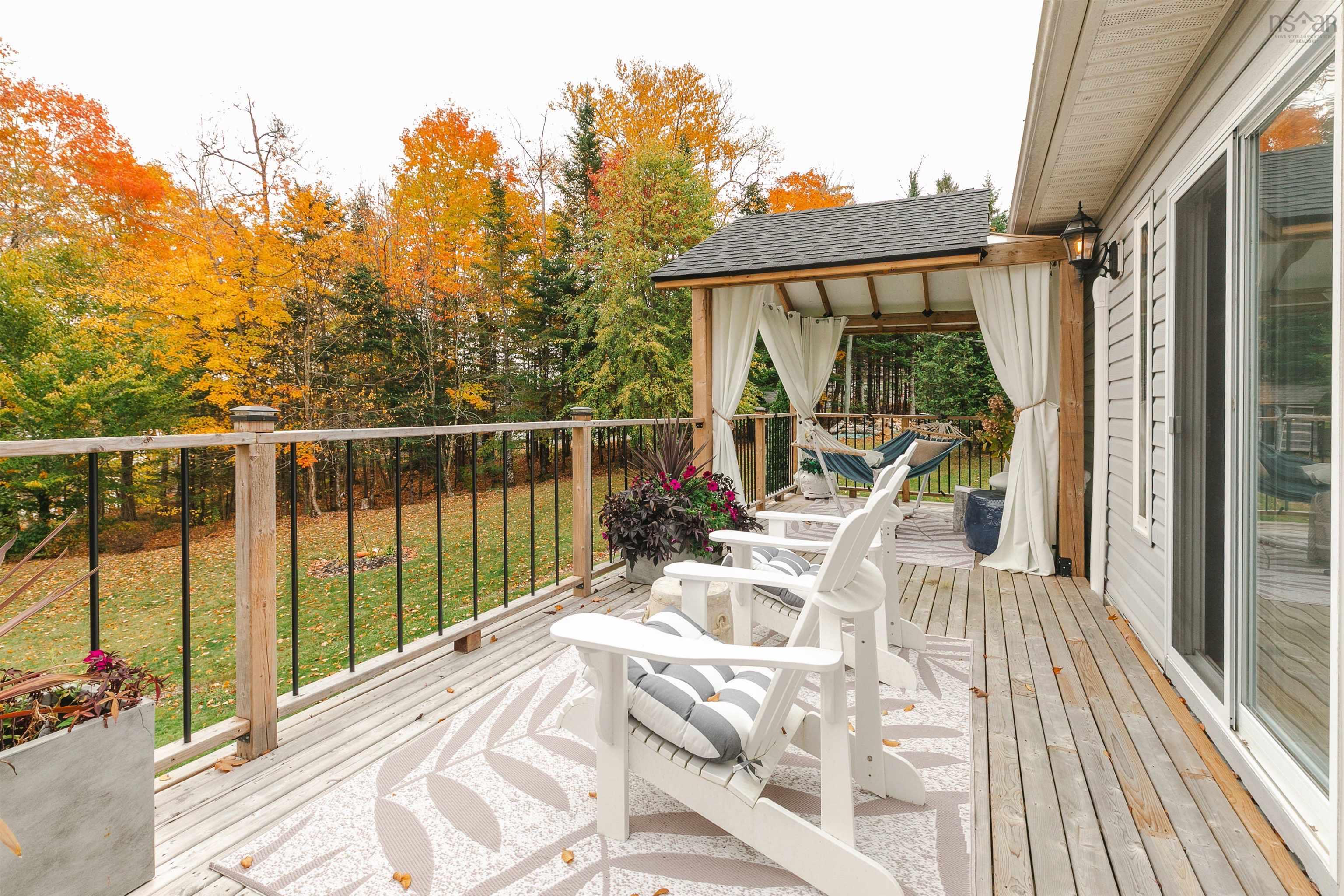 390 Gleneagles Drive photo #22