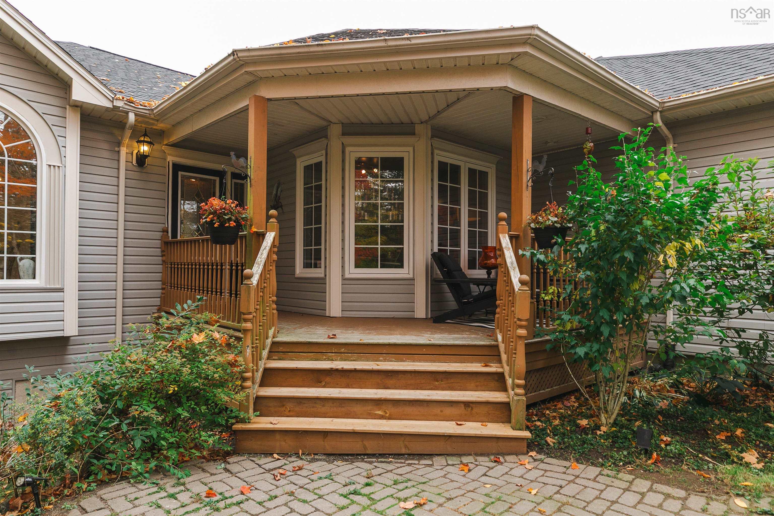 390 Gleneagles Drive photo #4