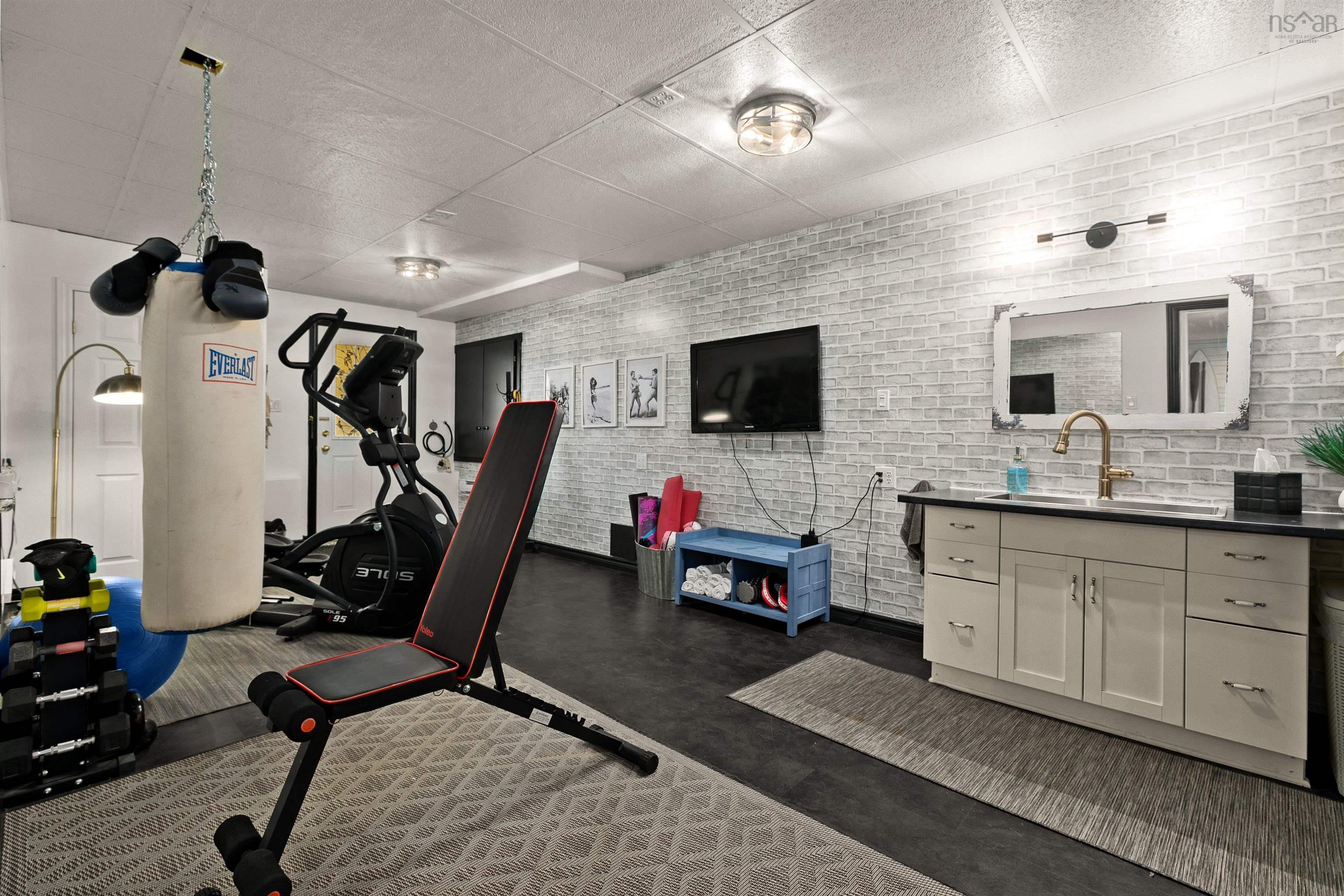 390 Gleneagles Drive photo #41