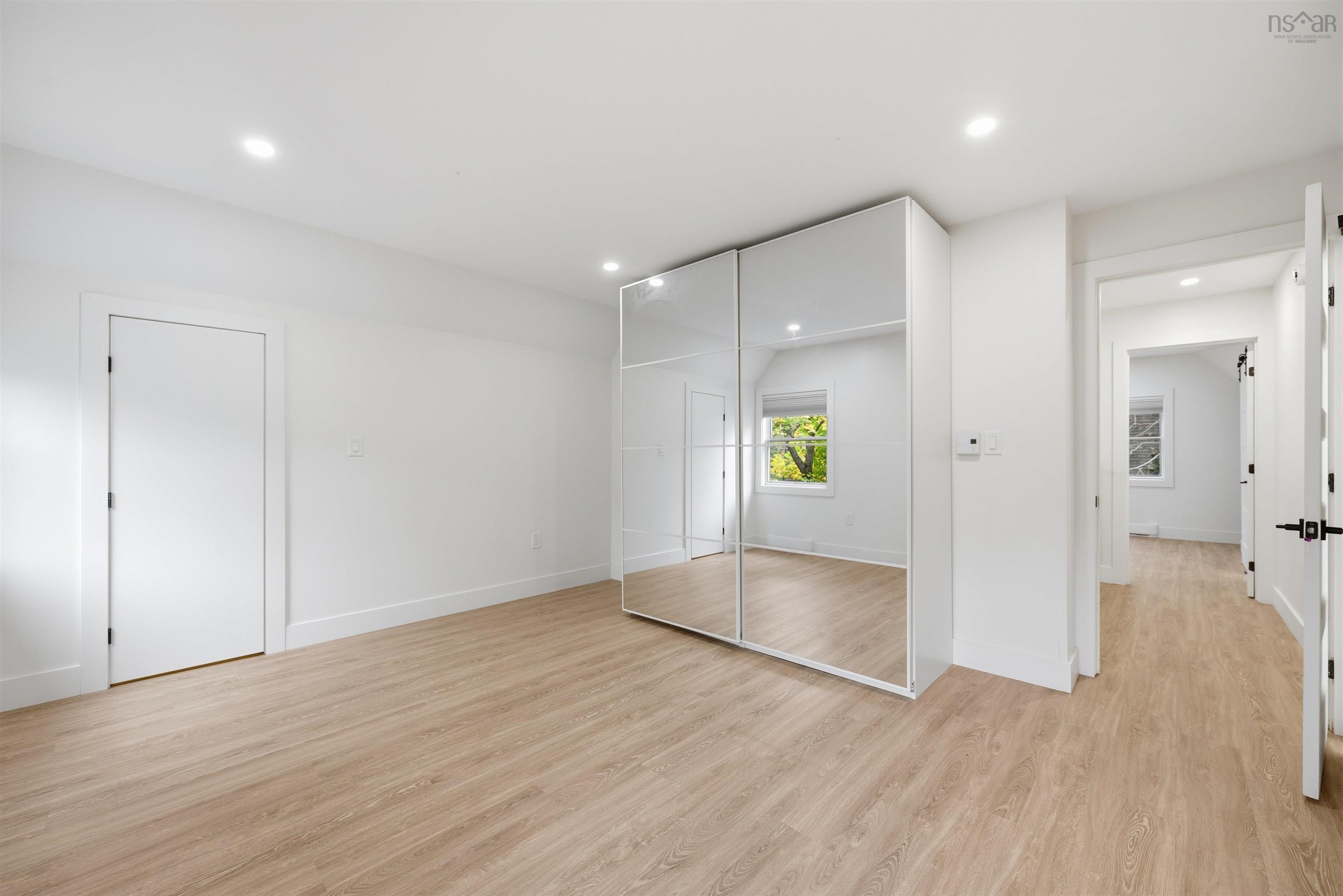 680 Shore Drive photo #25